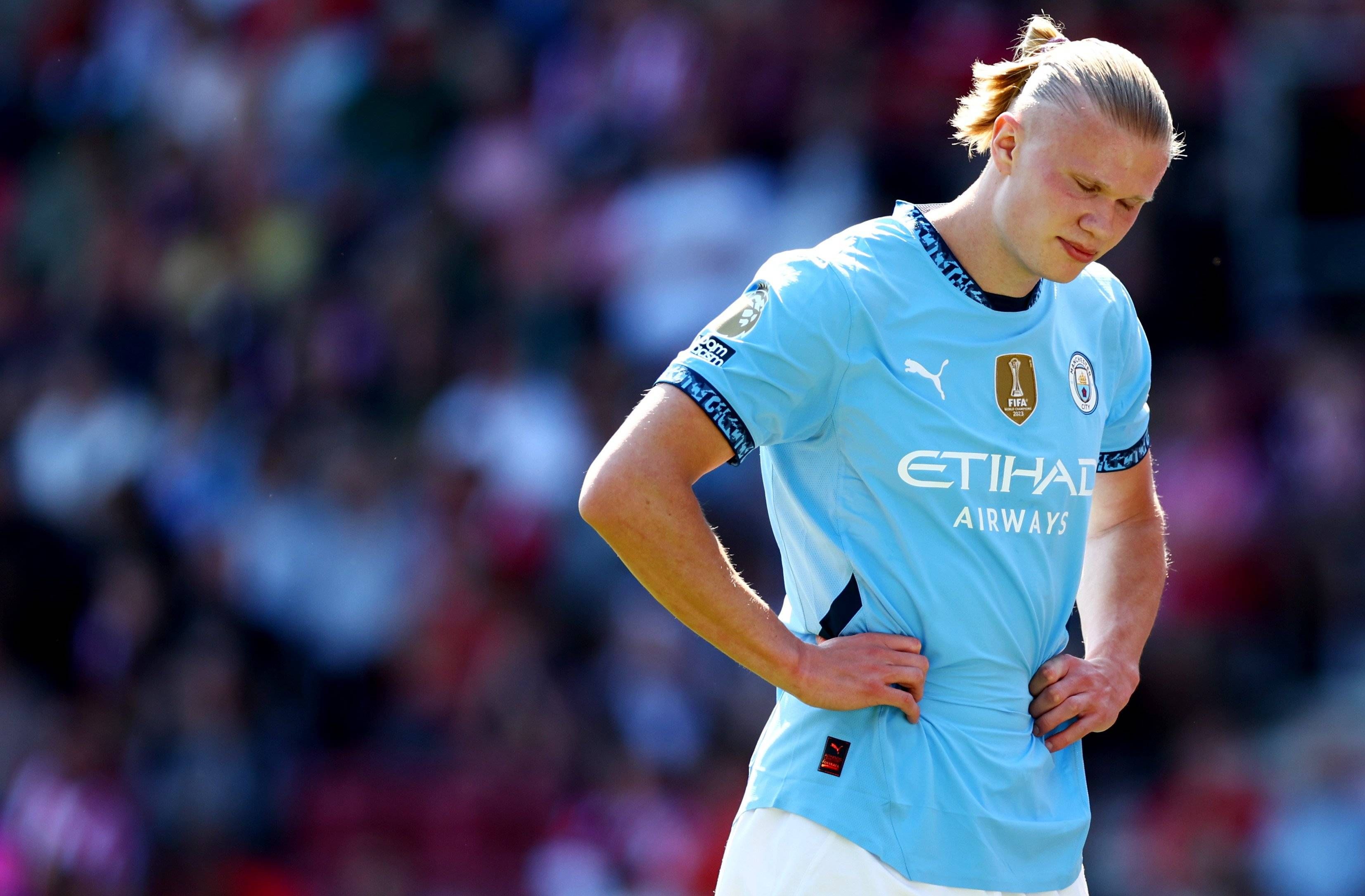 Erling Haaland ärgert sich.