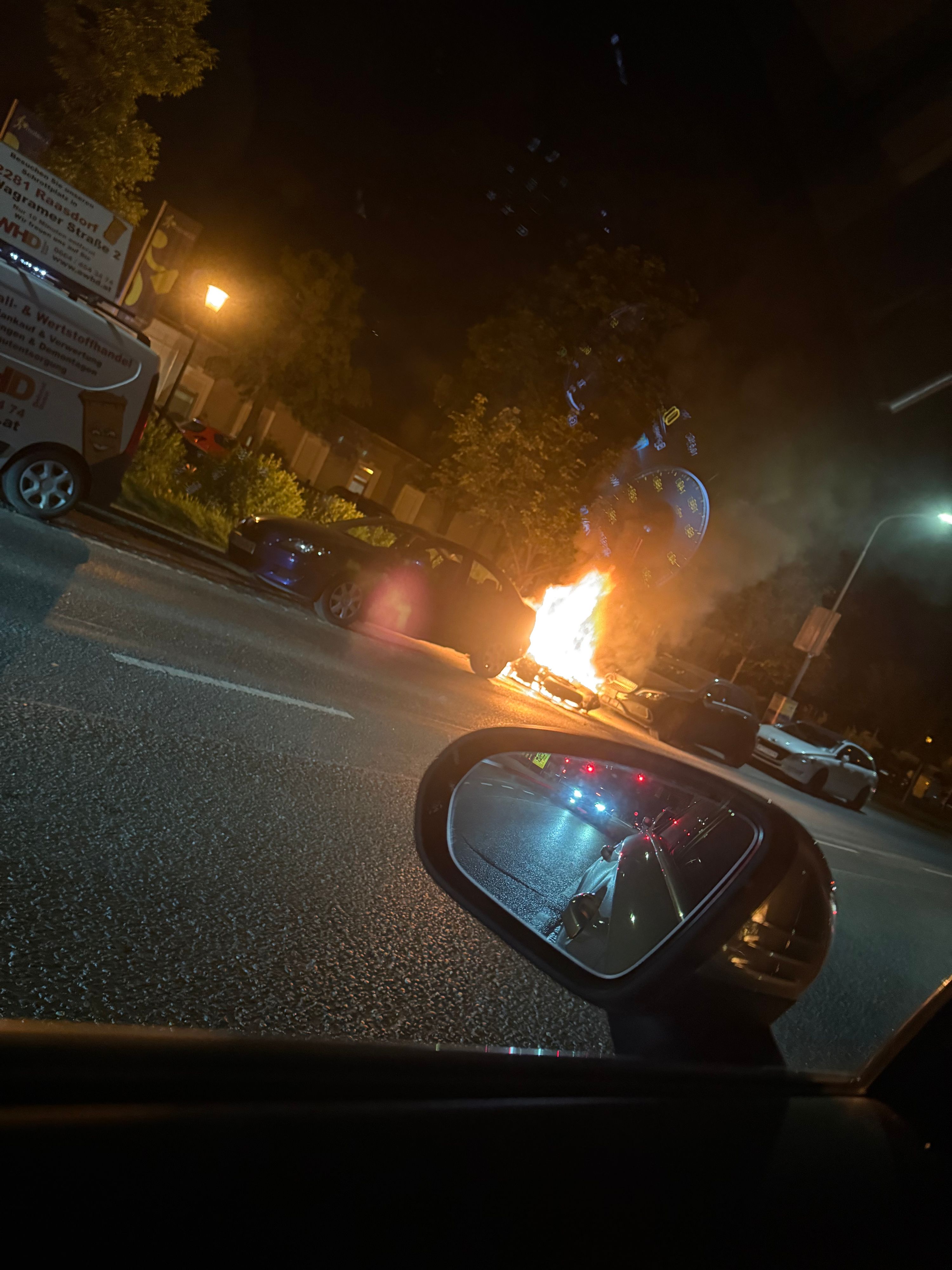 Freitagnacht kam es zu einem spektakulären Motorradbrand in der Donaustadt.