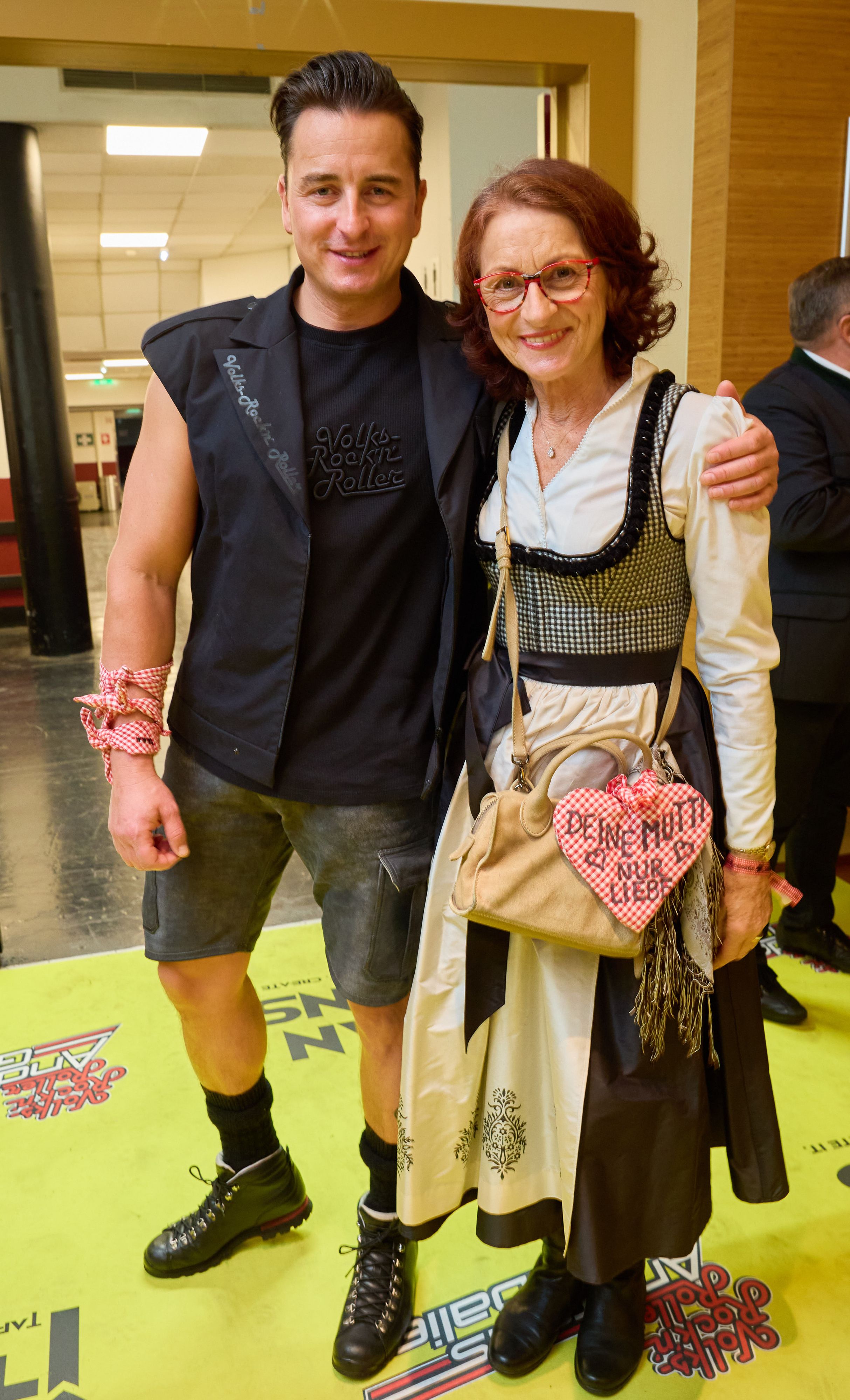 Andreas Gabalier mit seiner Mama Huberta.