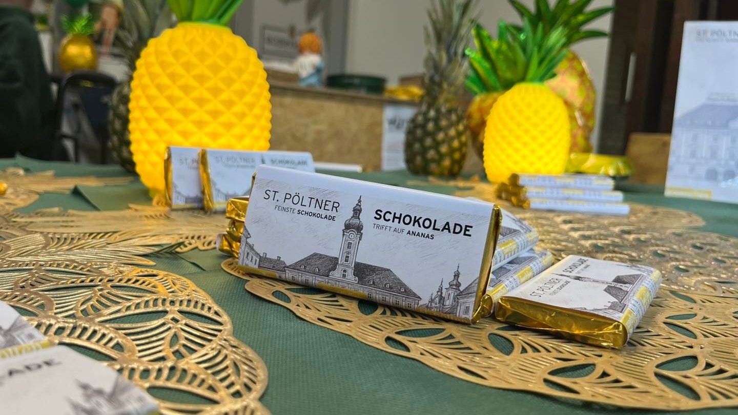 So sehen die verkaufsfertigen Schokoladetafeln in vollem Glanz aus.