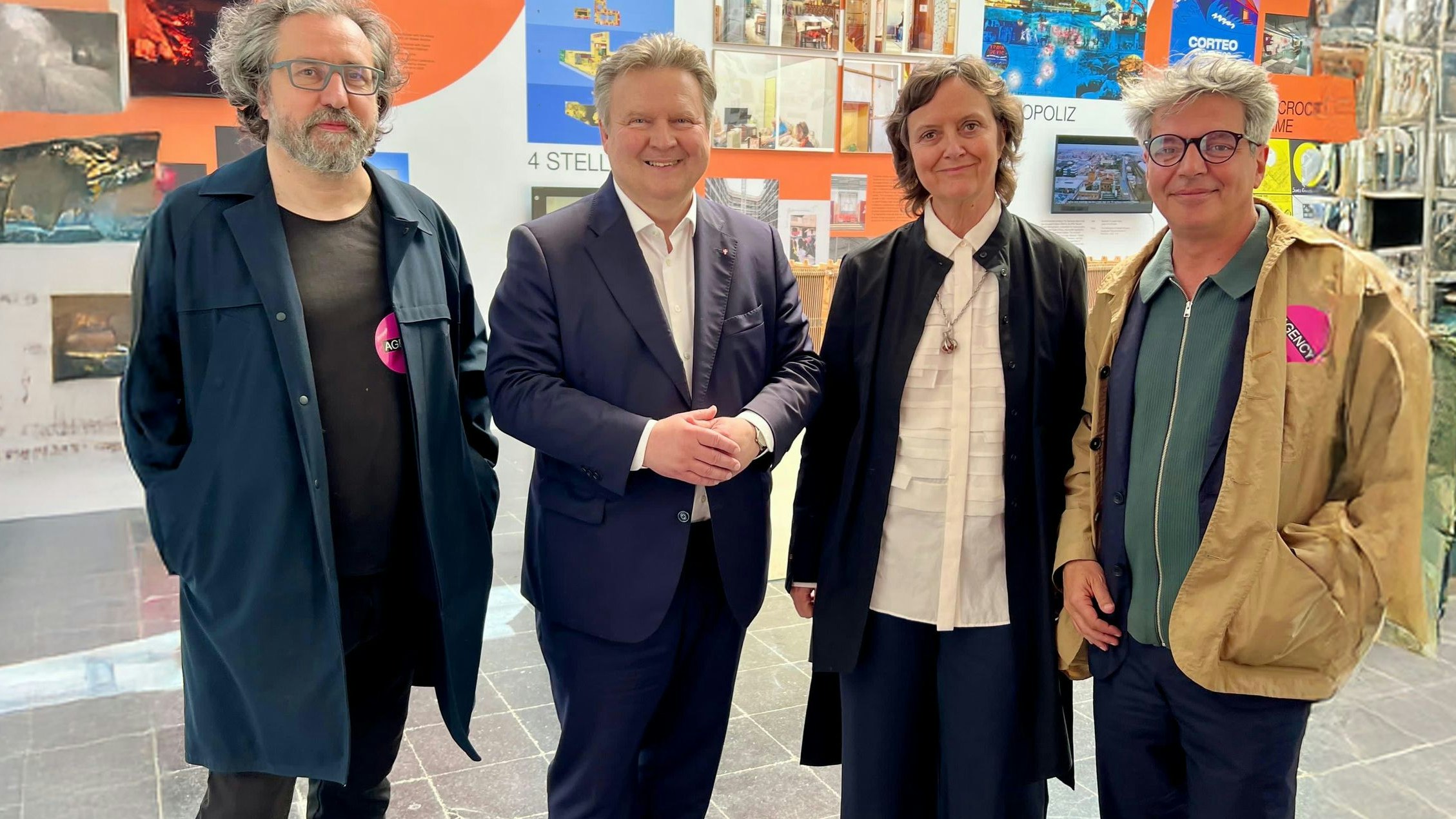 Bürgermeister Michael Ludwig mit Kuratoren Michael Obrist, Sabine Pollak und Lorenzo Romito bei der Architektur-Biennale in Venedig.