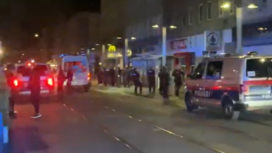 Mann am Reumannplatz in Favoriten niedergestochen