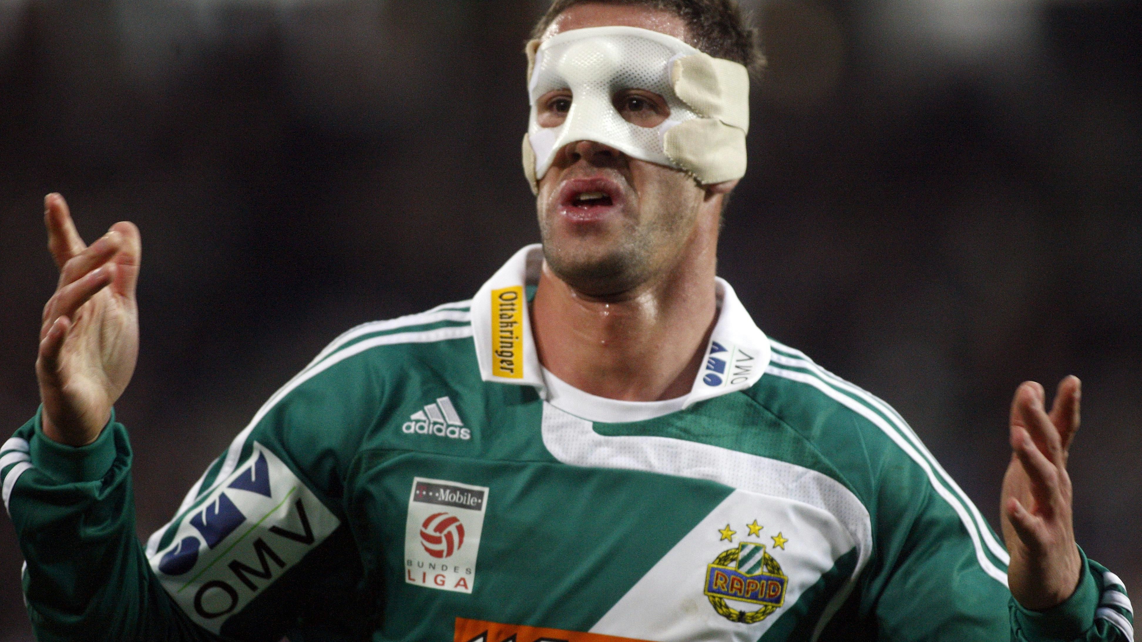 2008 schoss Stefan Maierhofer Rapid zum bisher letzten Meistertitel – hier beim Derby-Jubel in Folge eines Nasenbeinbruchs als Maskenmann.