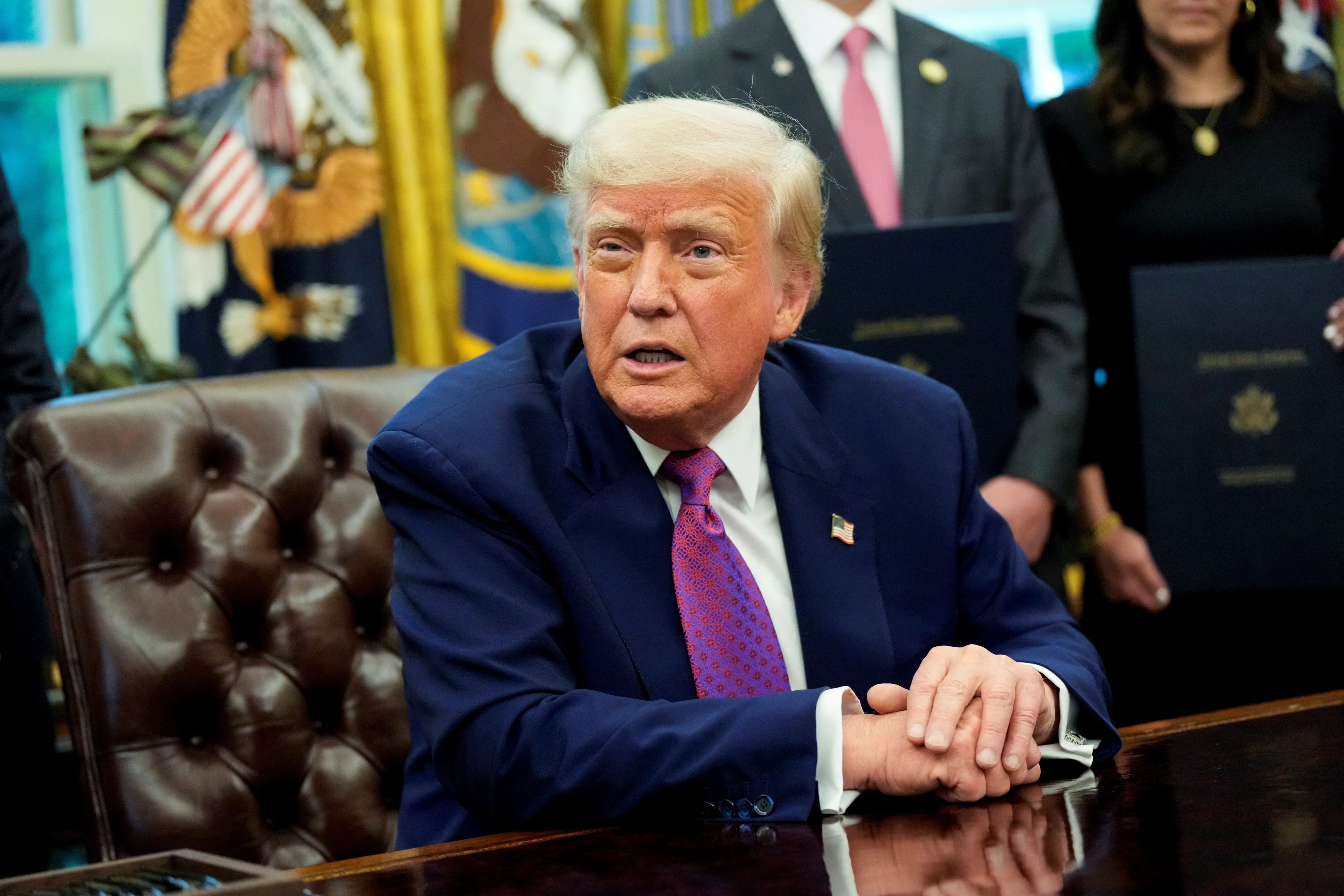 Er will am Montag eines der «folgenreichsten Dekrete» in der Geschichte der USA unterzeichnen: US-Präsident Donald Trump im Oval Office.