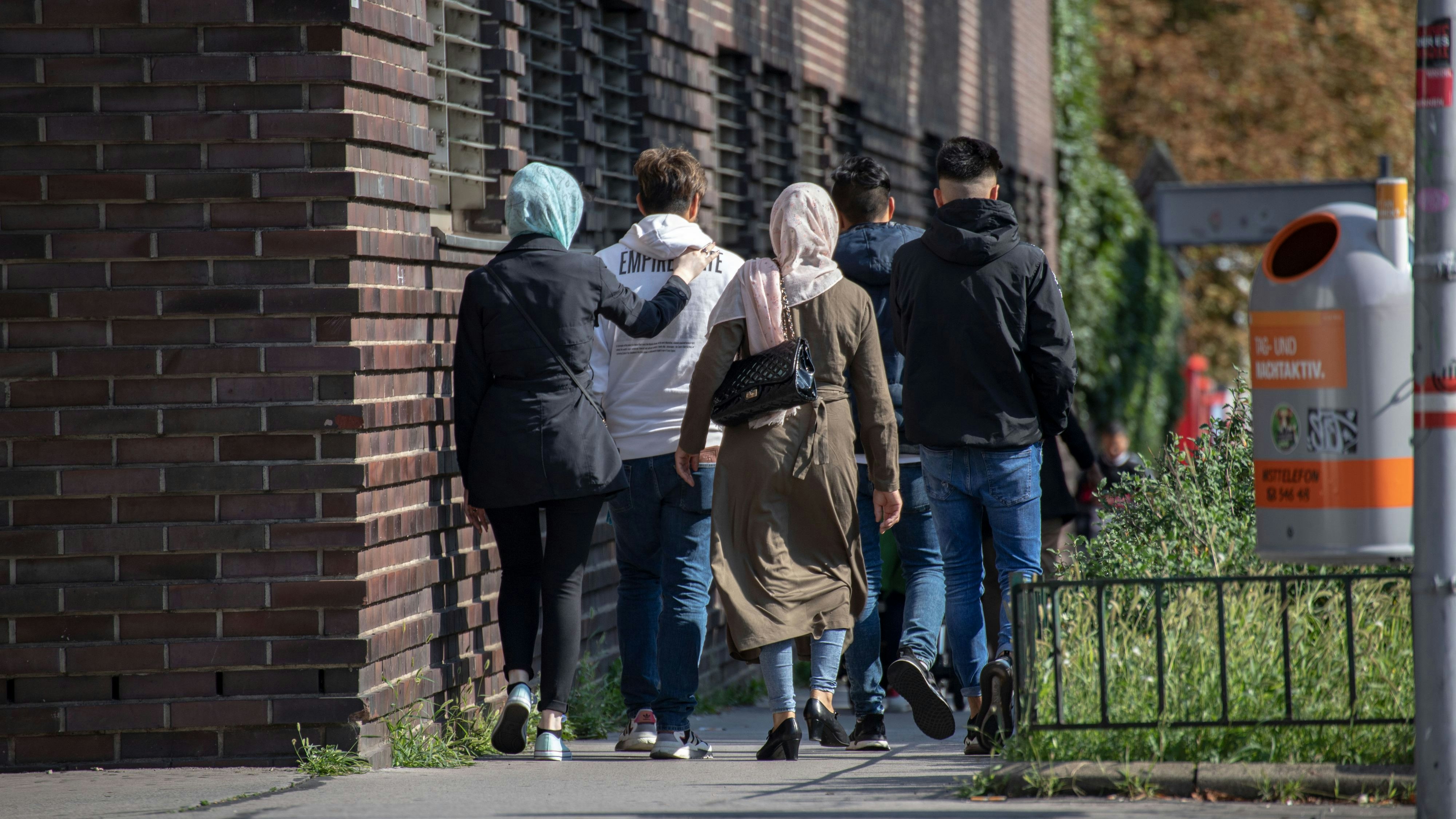 Heute.at - Jetzt fix! Asylanträge werden nicht mehr bearbeitet