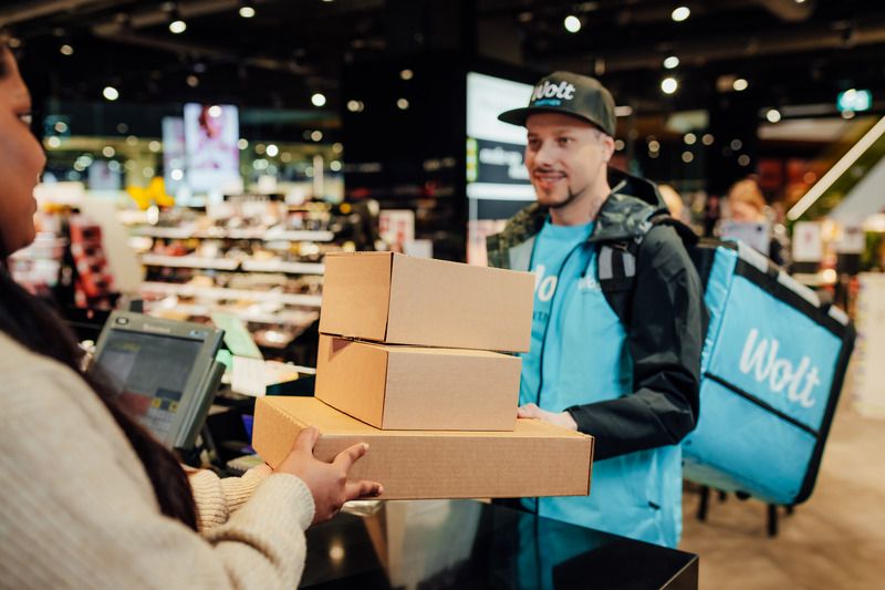 Mediamarkt und Wolt liefern jetzt Technik innert 90 Minuten nach Hause.