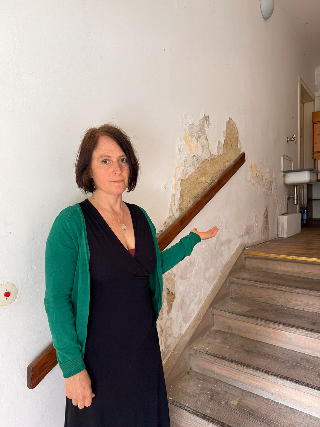 Gina Wörgötter, Gemeinderätin der GRÜNEN Liste Gablitz, kritisiert, dass zu wenig getan wurde, um die Sozialwohnungen im Ort zu retten.