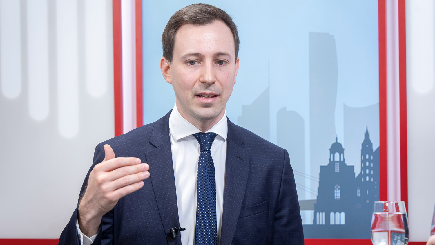 ÖVP Generalsekretär Nico Marchetti: "Unsere Sorge gilt den Menschen in Österreich – nicht Terroristen."