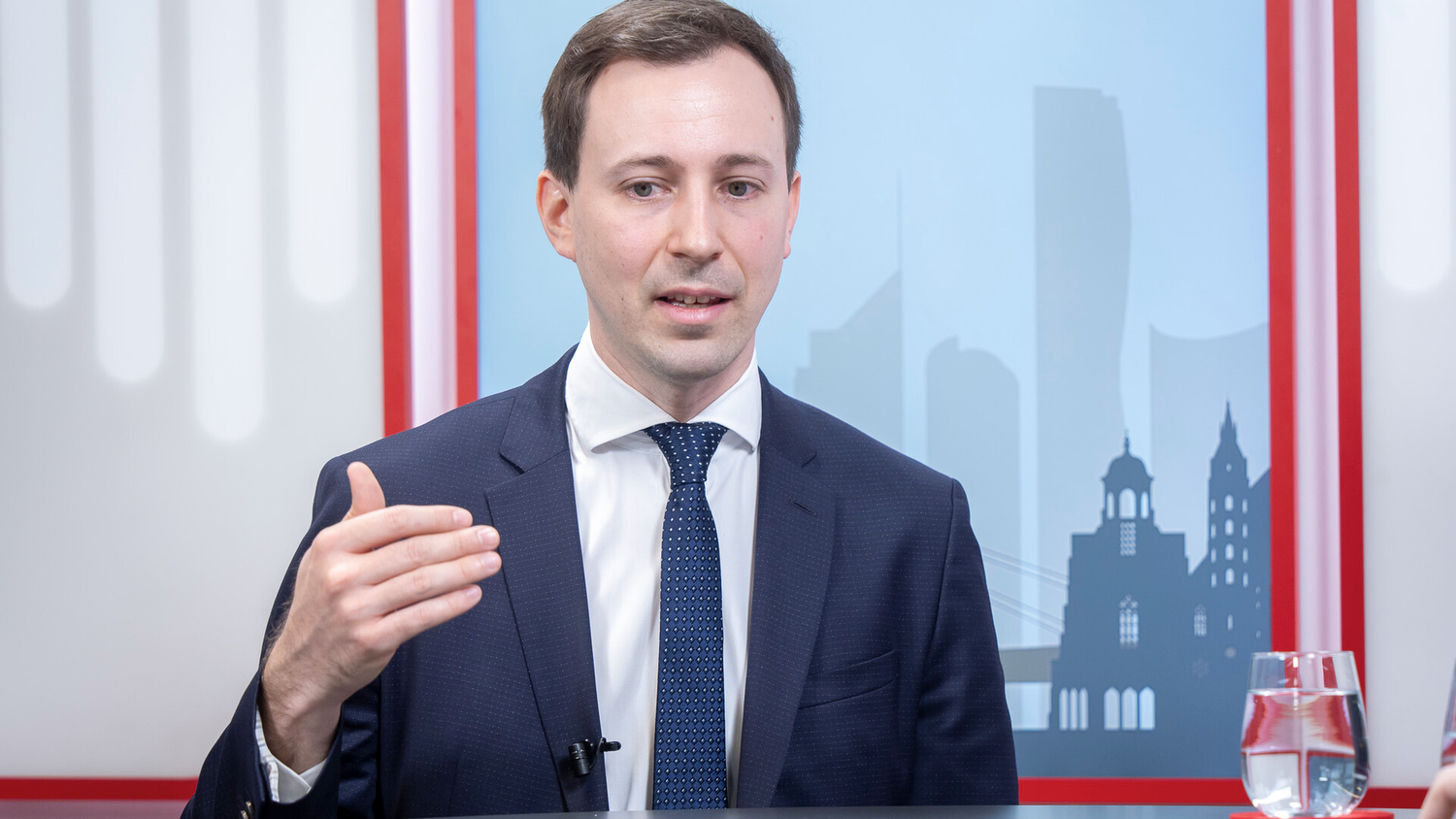 ÖVP-Generalsekretär Nico Marchetti äußerte Kritik an den russischen Angriffen auf Zivilpersonen.