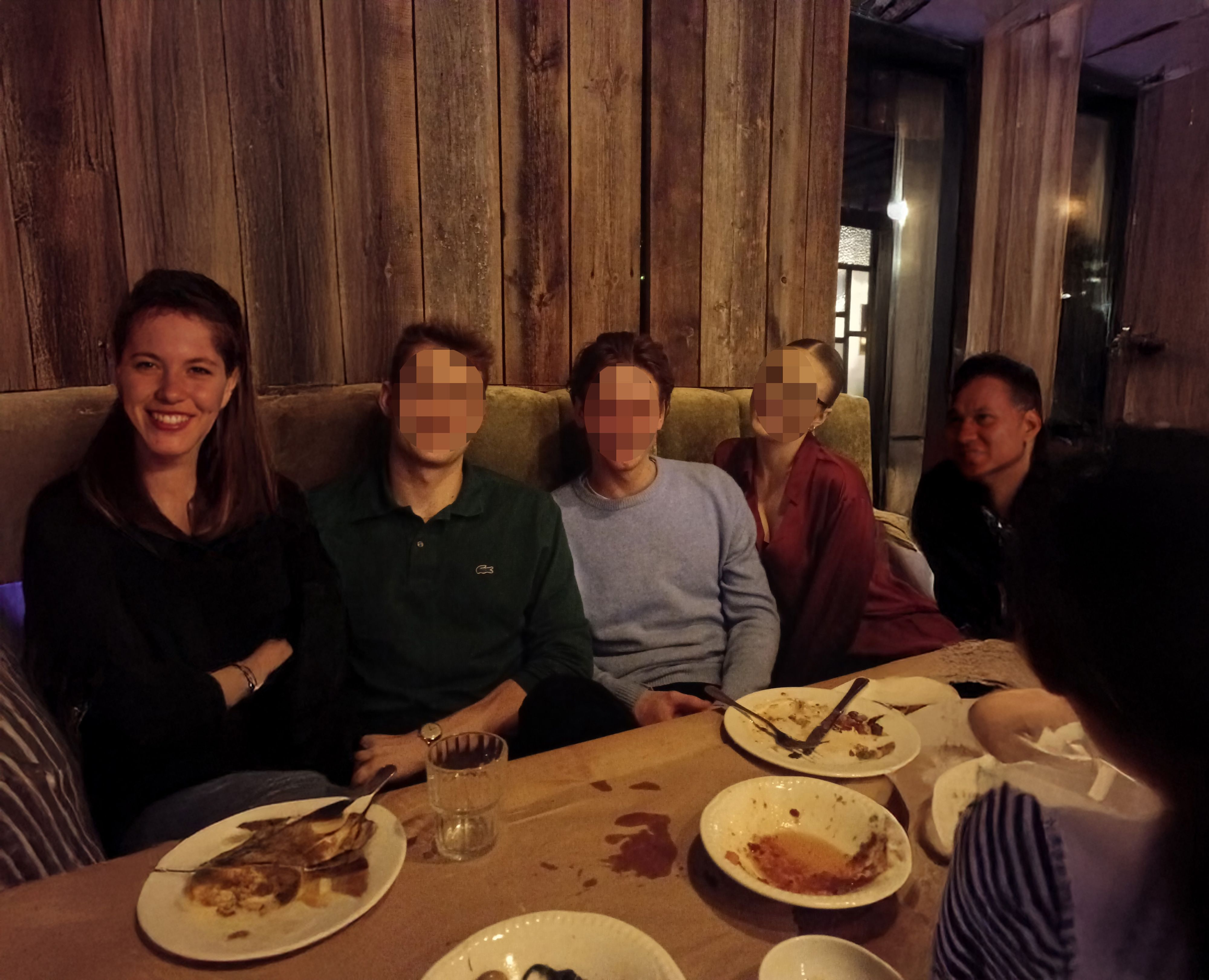 Irena (rechts) besuchte mit ihrem Bruder Dario (daneben) und einigen Freunden ein Lokal, doch der Abend lief nicht wie geplant.