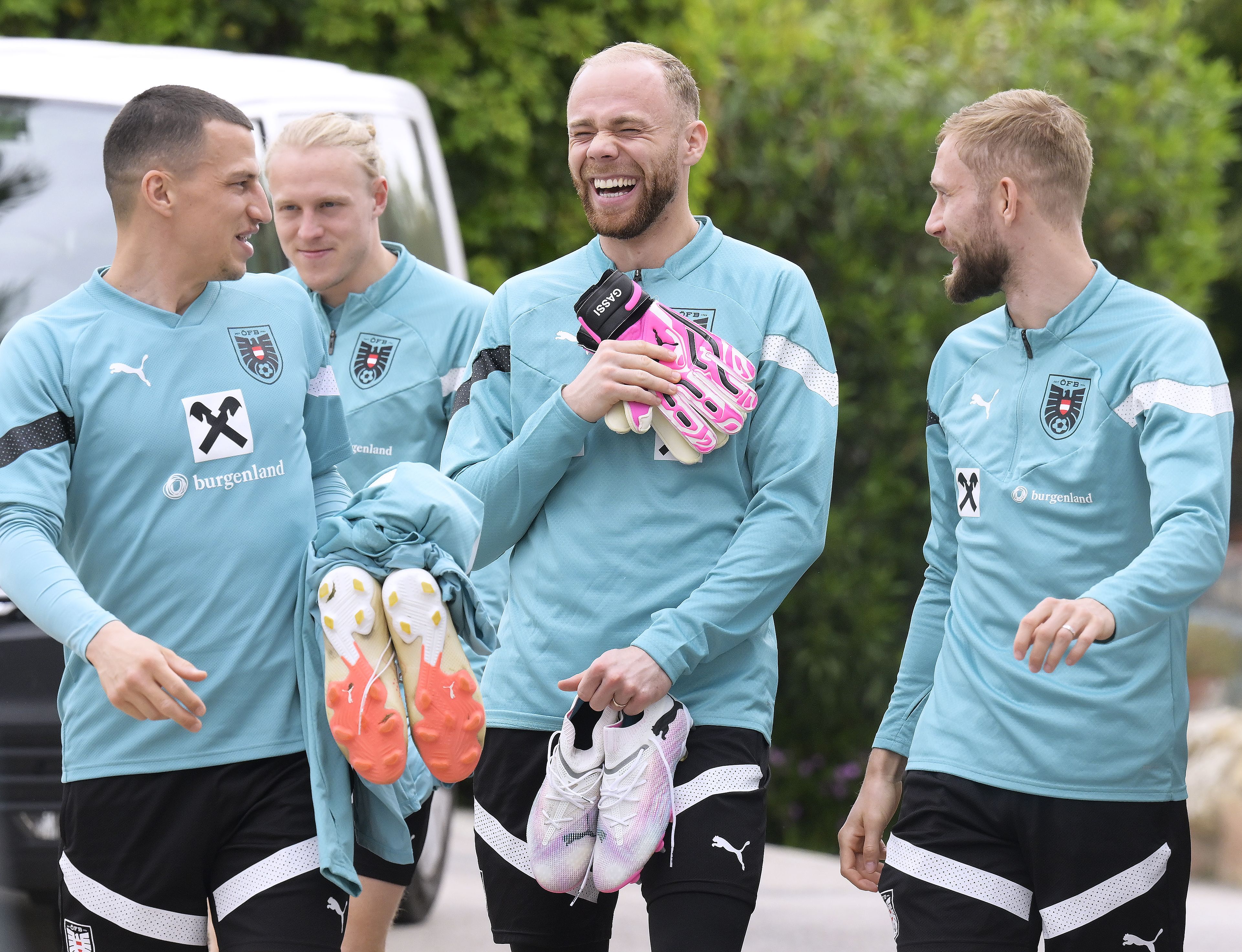 Stefan Lainer (l.) könnte zu den Salzburgern wechseln. Hier ist er mit den ehemaligen Bullen Xaver Schlager und Konrad Laimer sowie dem Salzburg-Torwart Alexander Schlager bei der Nationalmannschaft zu sehen.
