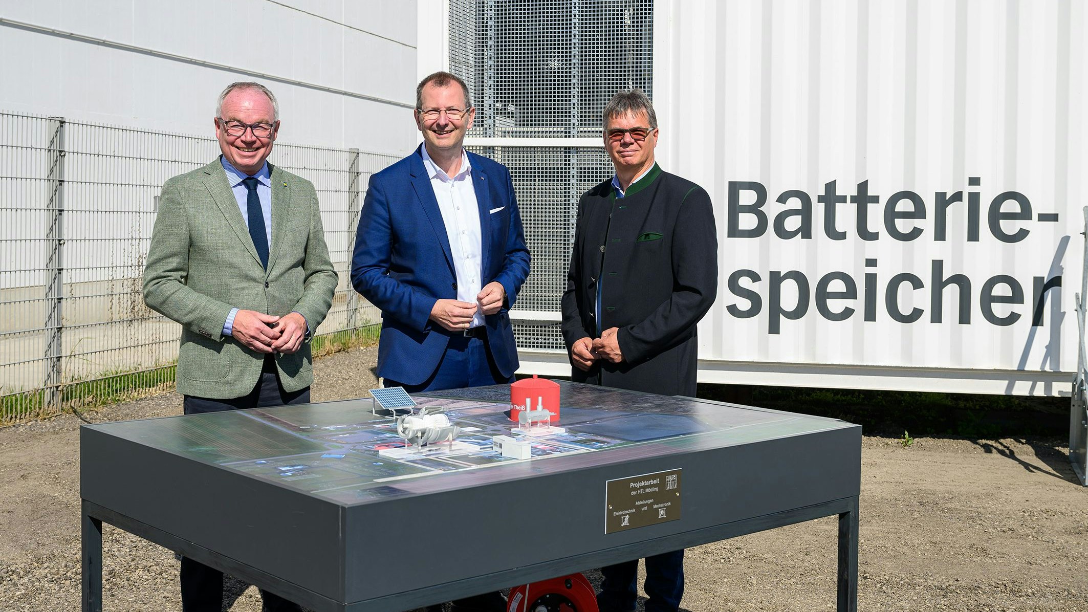 LH-Stv. Stephan Pernkopf, Stefan Stallinger, technischer Vorstand der EVN, Gedersdorfs Bürgermeister Stefan Löffler