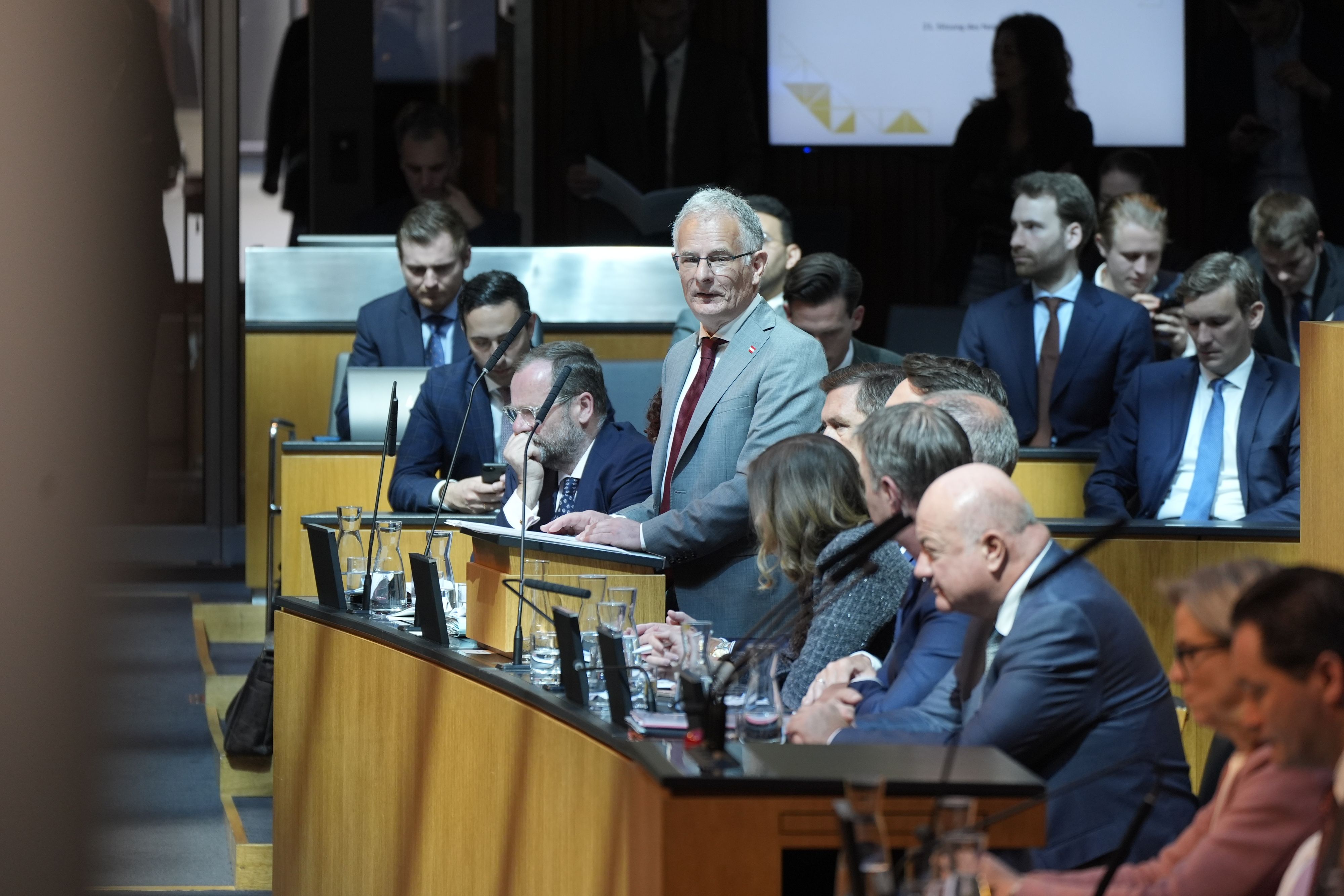 Am 13. Mai 2025 hielt Finanzminister Markus Marterbauer (SP) seine erste Budgetrede, stellte die Sanierungspläne der Regierung für 2025/2026 vor.