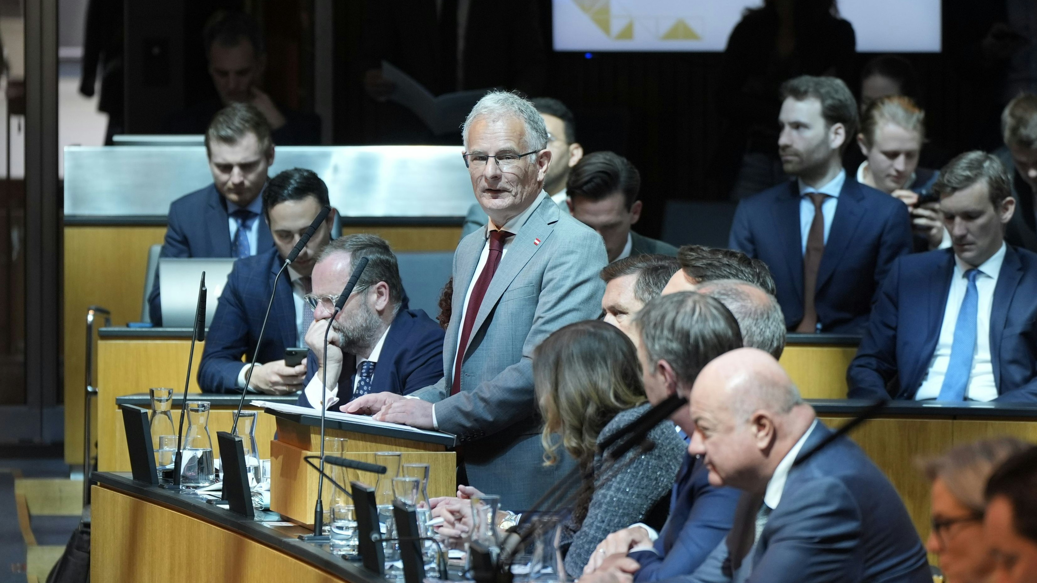 Am 13. Mai 2025 hielt Finanzminister Markus Marterbauer (SP) seine erste Budgetrede, stellte die Sanierungspläne der Regierung für 2025/2026 vor.