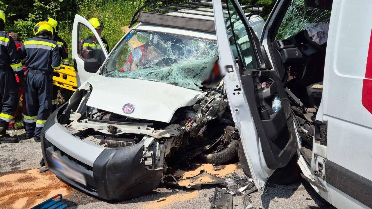 Schwerer Crash im Bezirk Neunkirchen