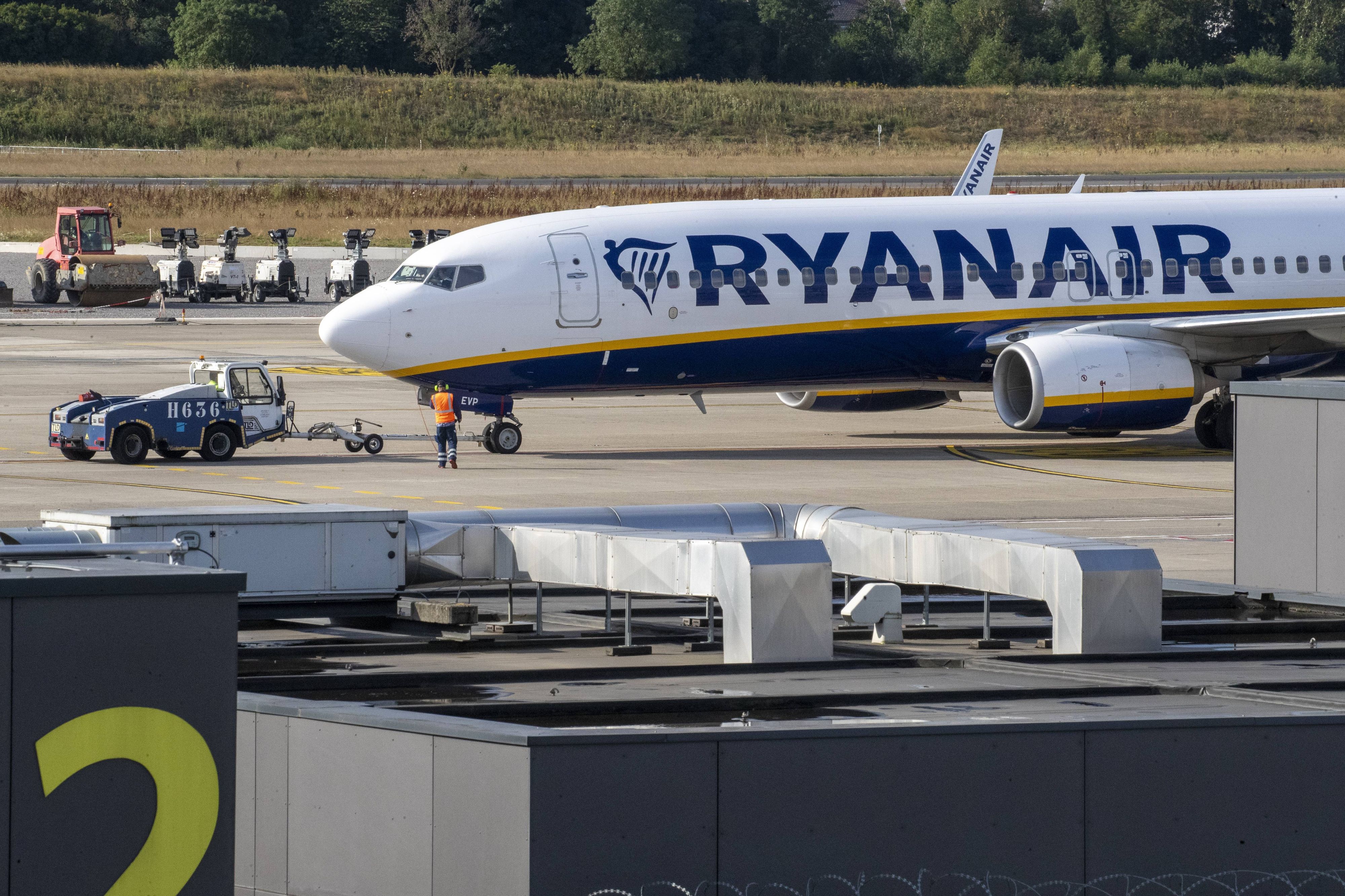 Ein Ryanair-Flieger am Flughafen Charleroi ist von einer Bombendrohung betroffen. Symbolbild.