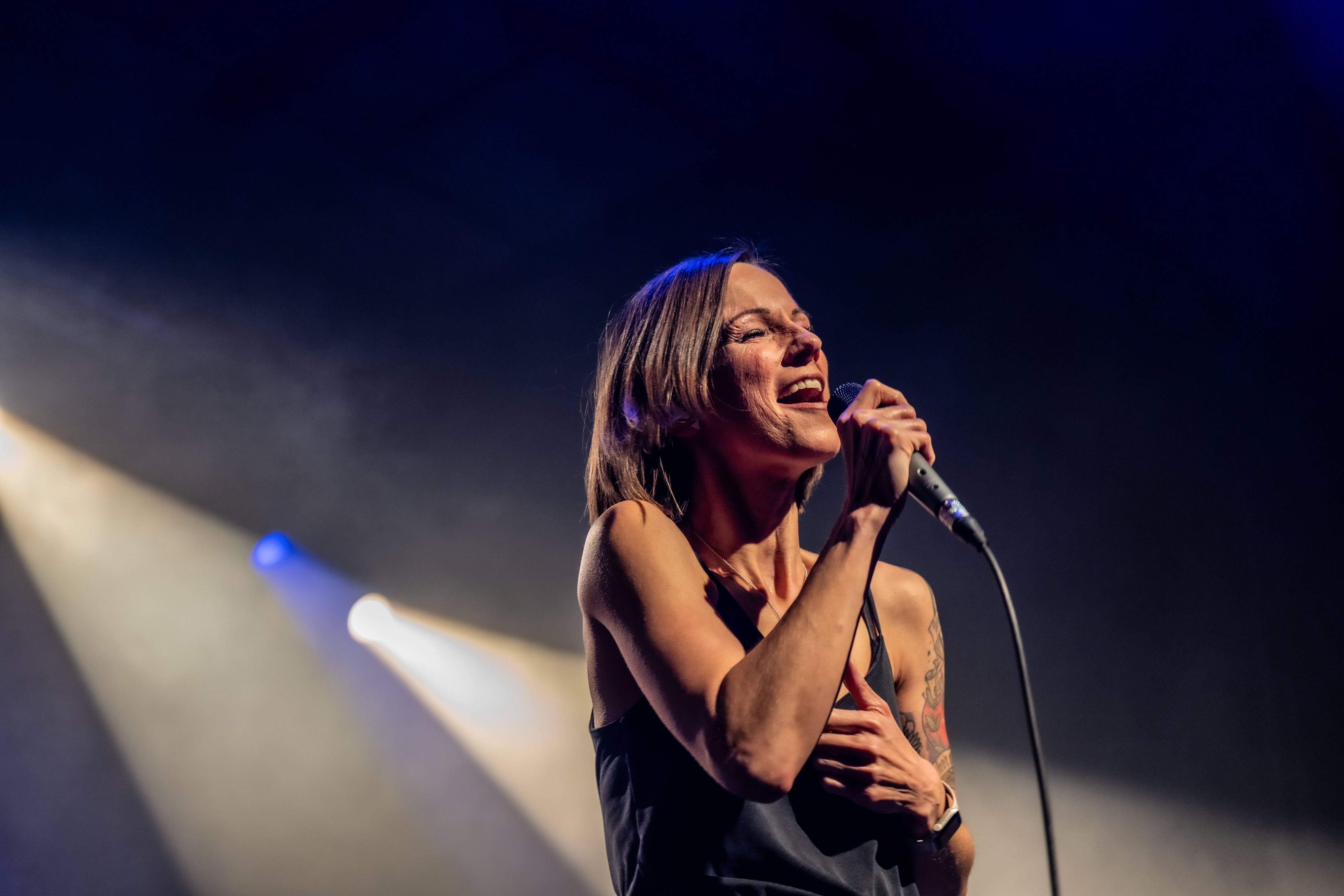 Christina Stürmer versteigert ihre Zeit. 