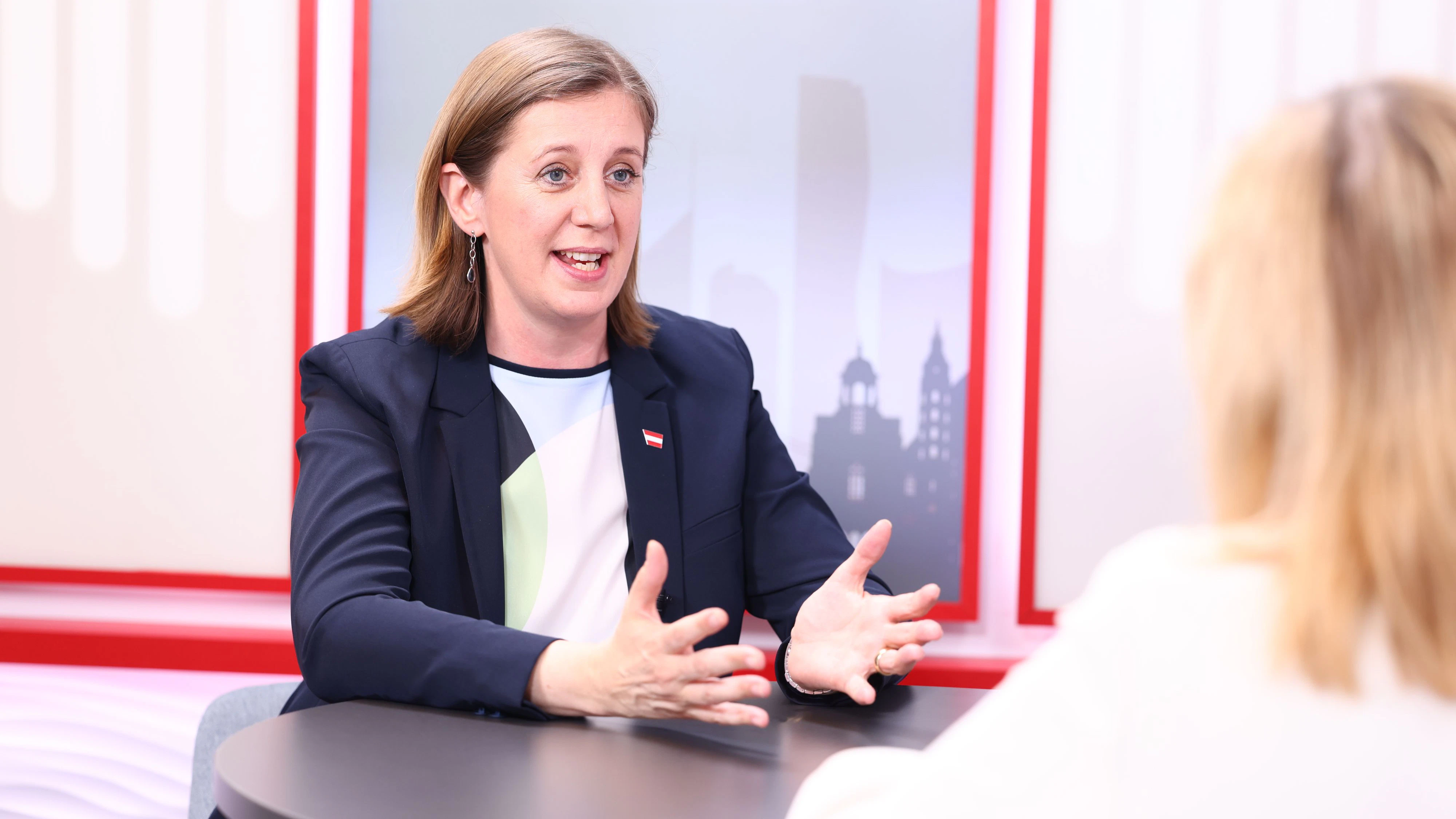 StaatssekretärinBarbara Eibinger-Miedl (VP): "Aufmerksame und professionelle Arbeit unserer Zollbediensteten."