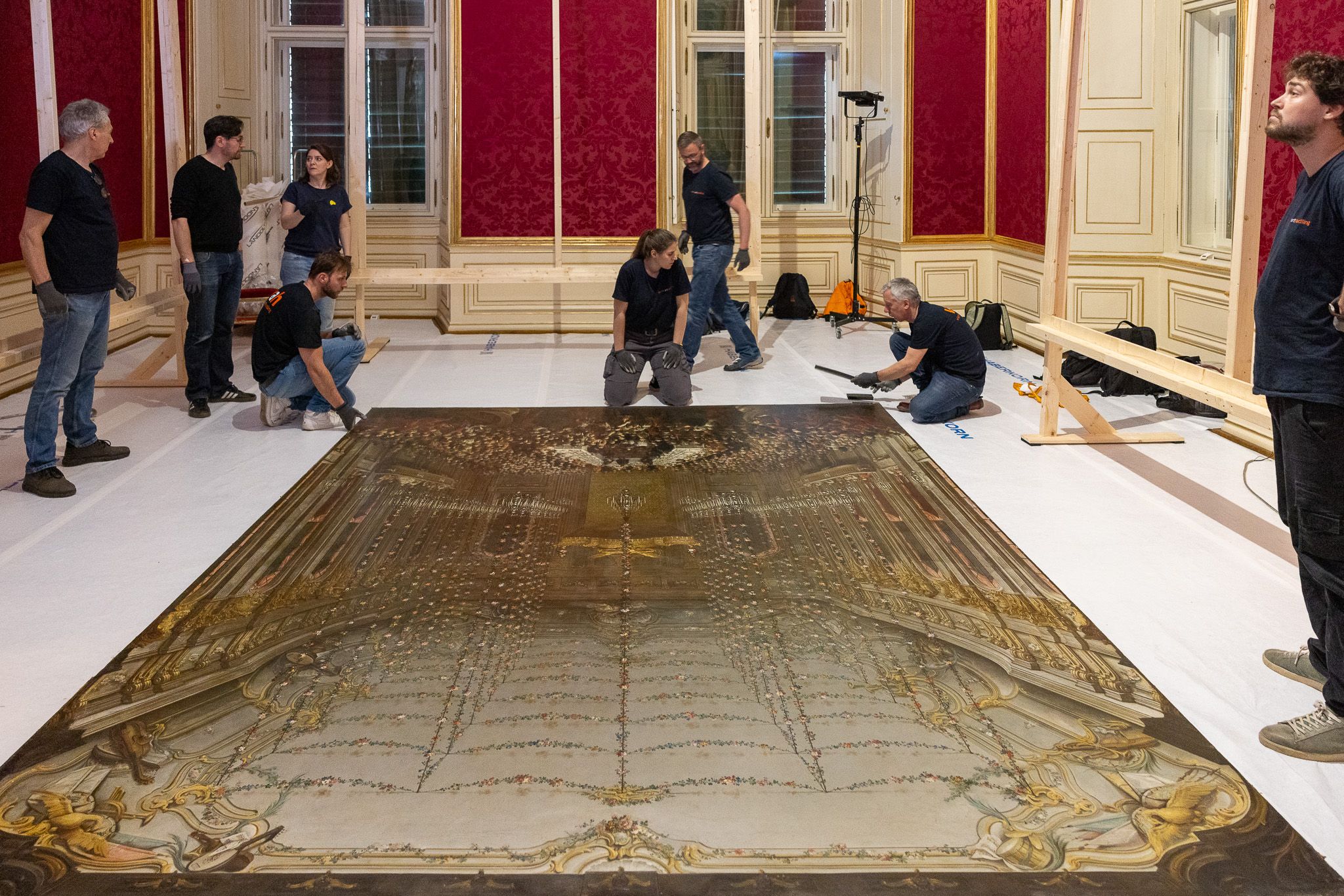 Die berühmten Werke im Zeremoniensaal des Schlosses Schönbrunn werden restauriert.