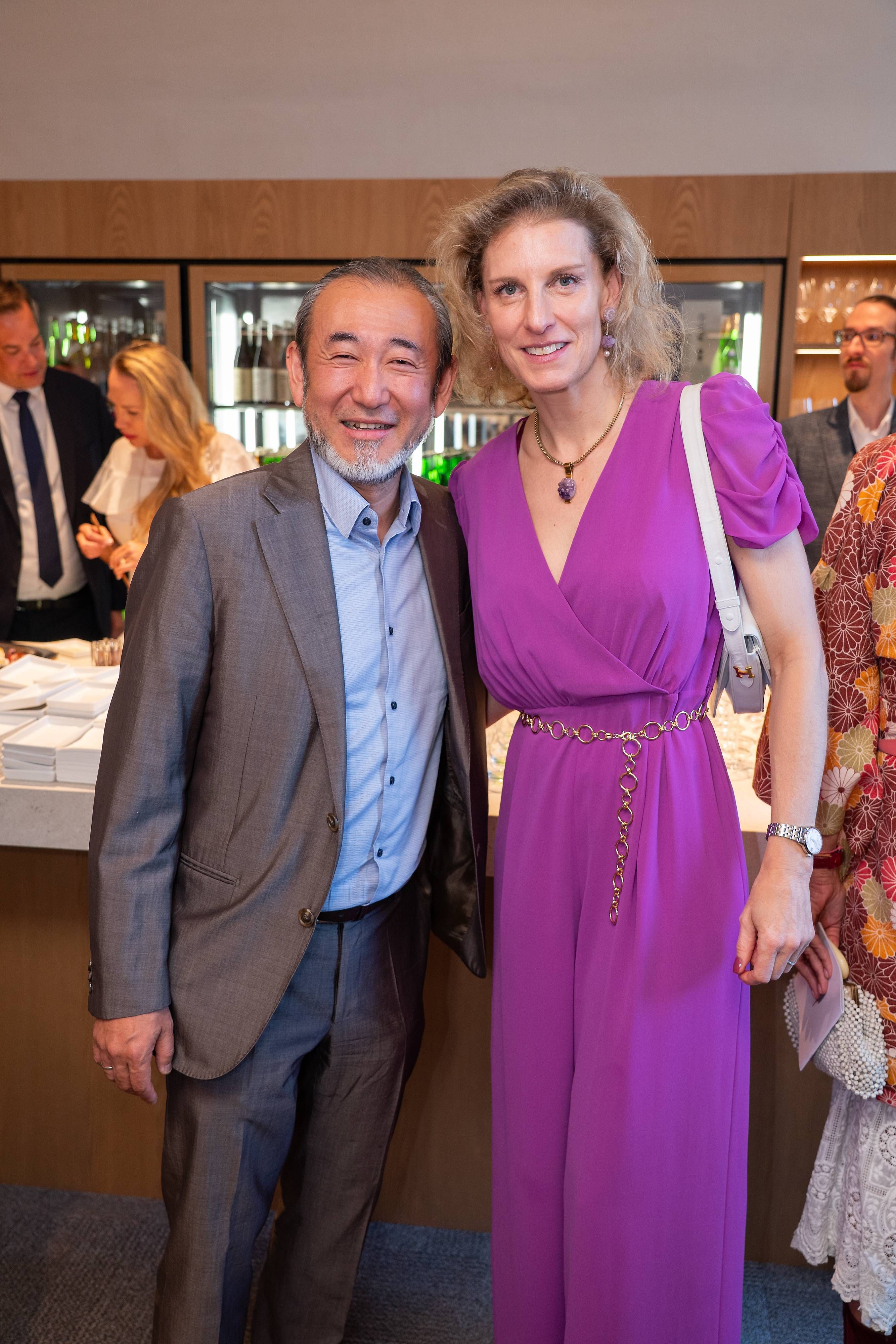 Joji Hattori feierte seine Eröffnung seiner SHIKI Boutique. Ehefrau Sabine durfte an dem besonderen Abend natürlich nicht fehlen.