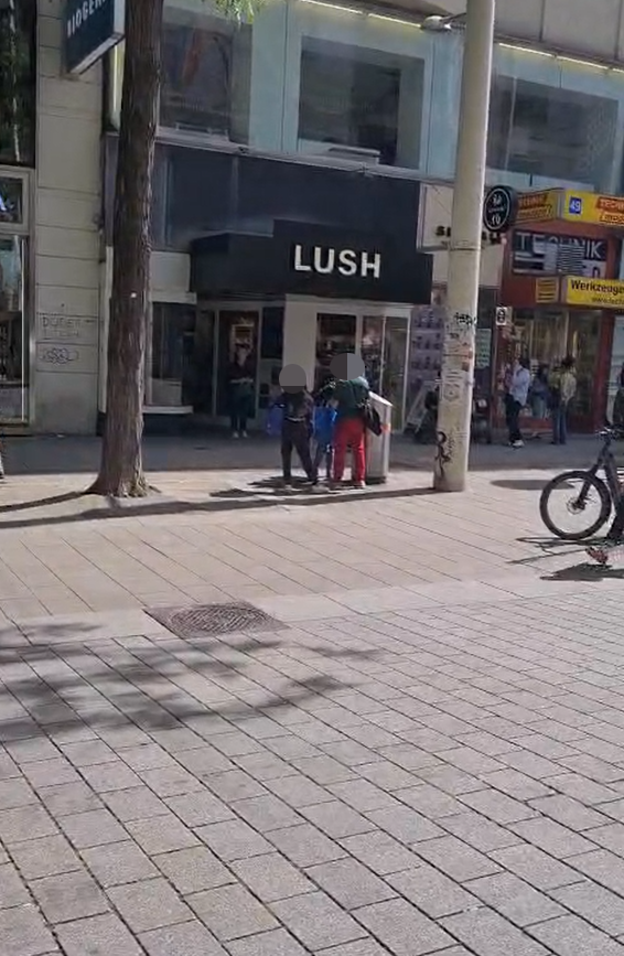 In der Mariahilfer Straße wurde kräftig nach Pfand gesucht