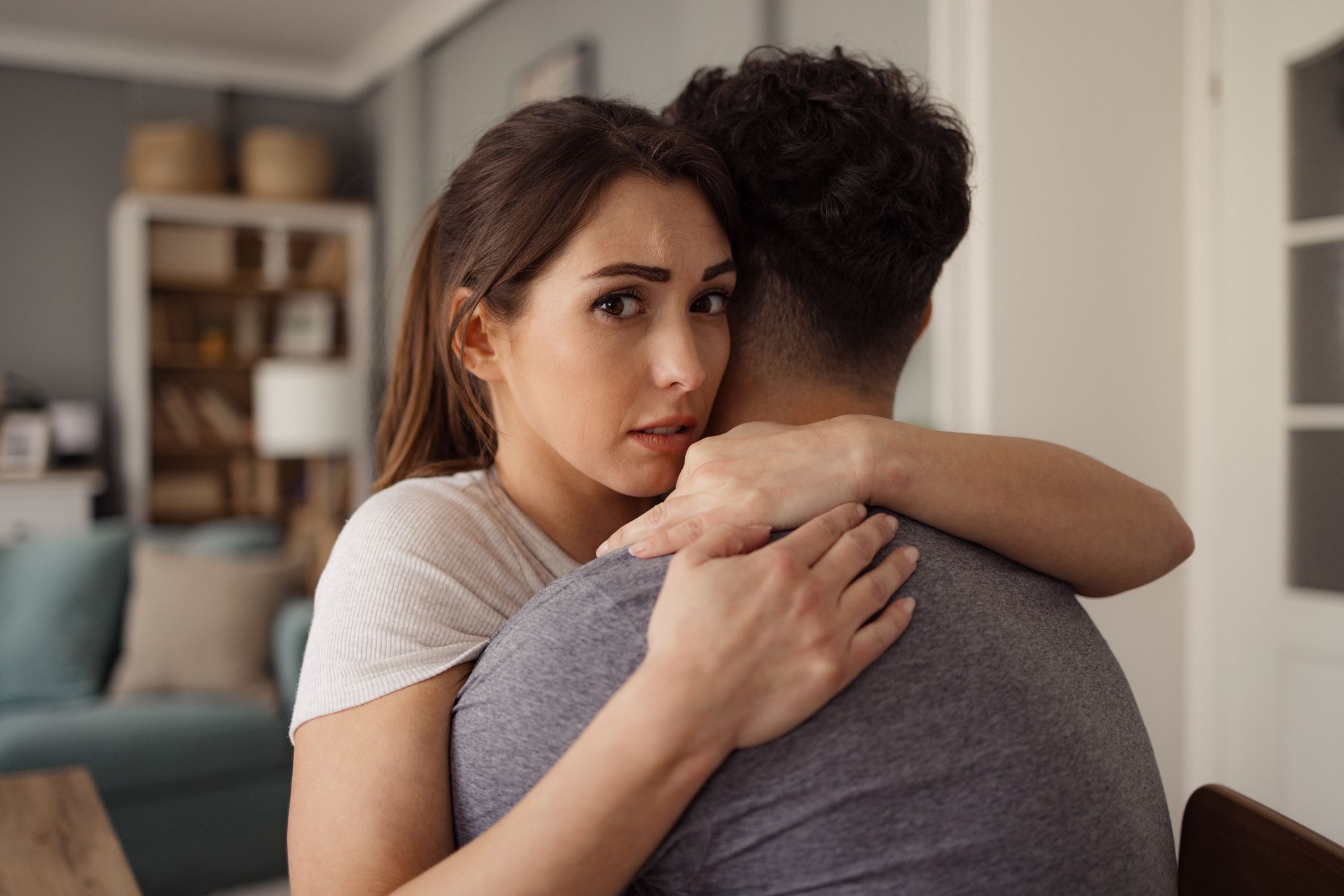 Wenn die Luft in der Beziehung raus ist, solltet ihr vielleicht wieder mehr alleine unternehmen.