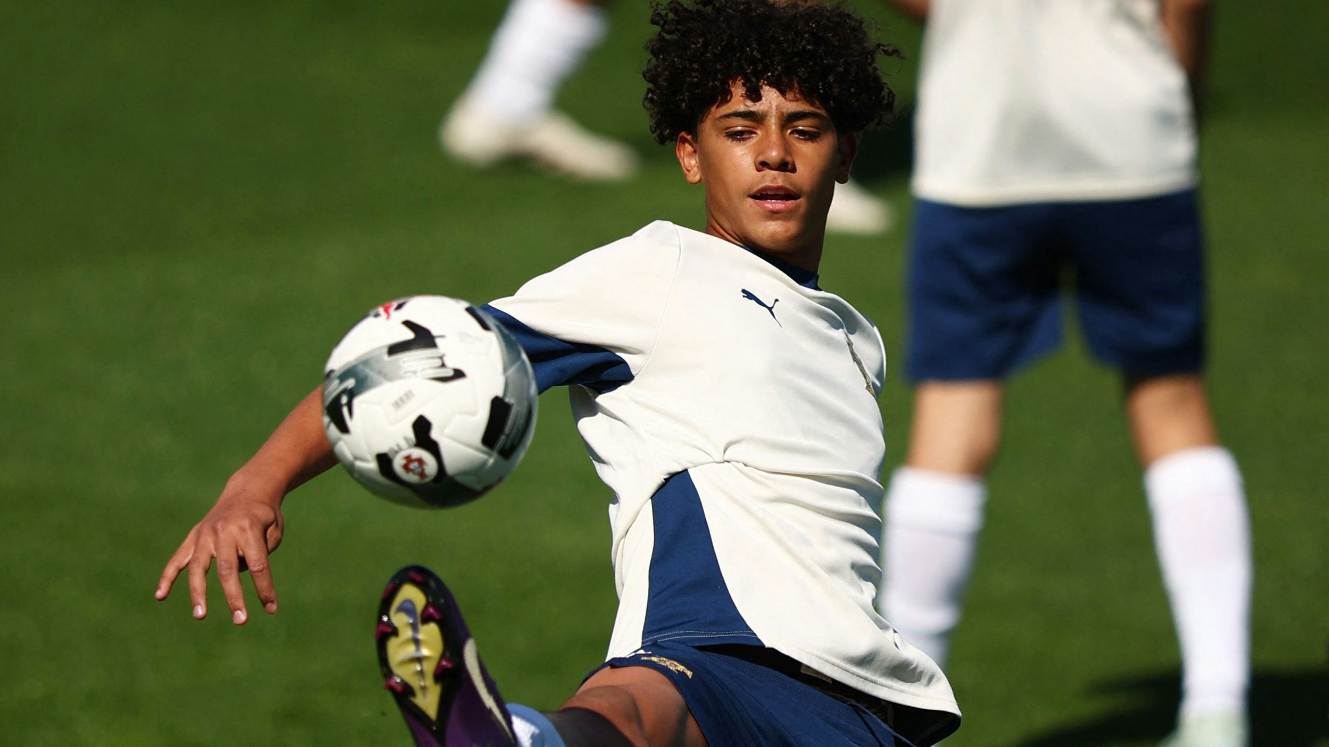 Cristiano Jr. beim Training mit Portugal.