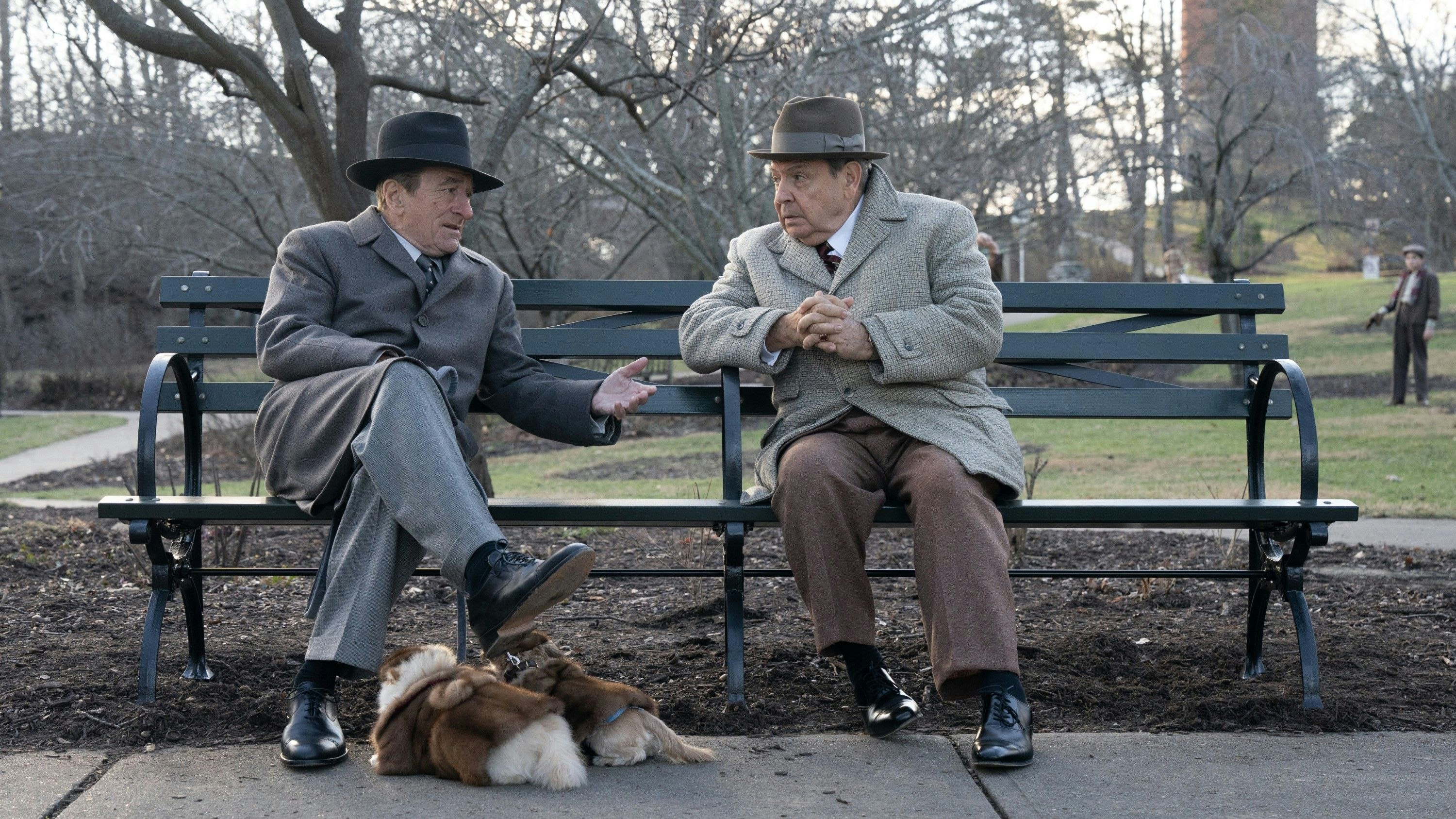 Wird von seinem Jugendfreund Vito Genovese aus dem Geschäft gedrängt: Frank Costello (Robert De Niro, l.) als feinsinniger Mafiosi im New York der 1950er-Jahre