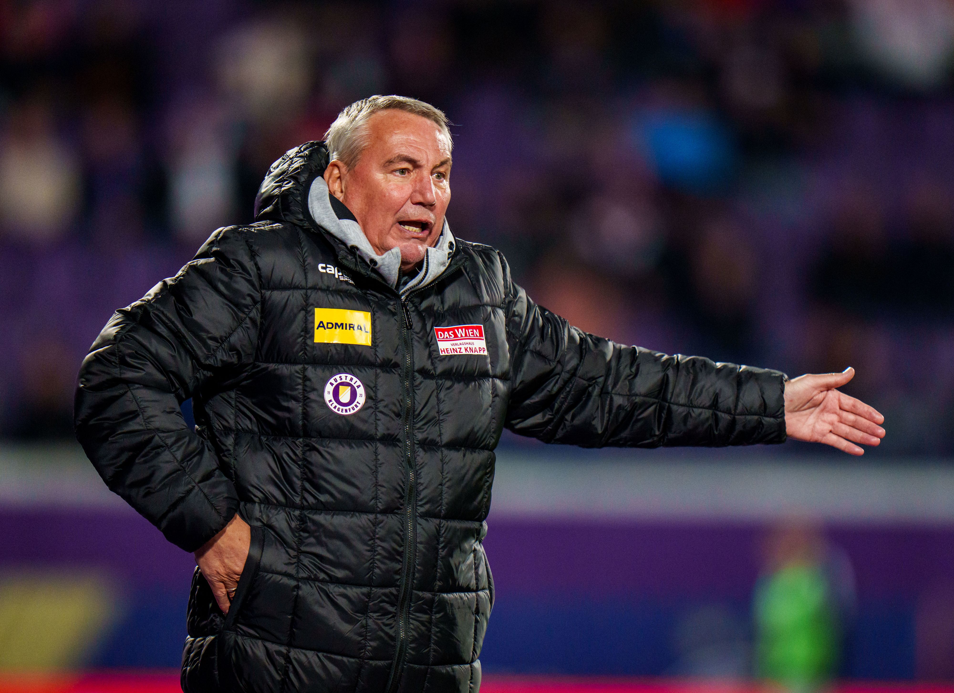 Peter Pacult teilt aus.