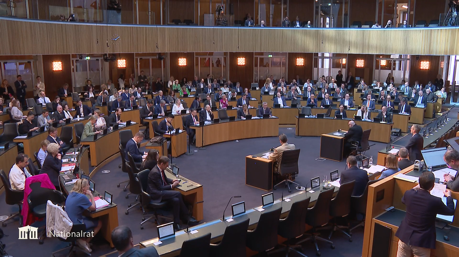 Die Regierung hat nun ein 700 Seiten starkes Budgetbegleitgesetz mit 72 Gesetzesnovellen vorgelegt.