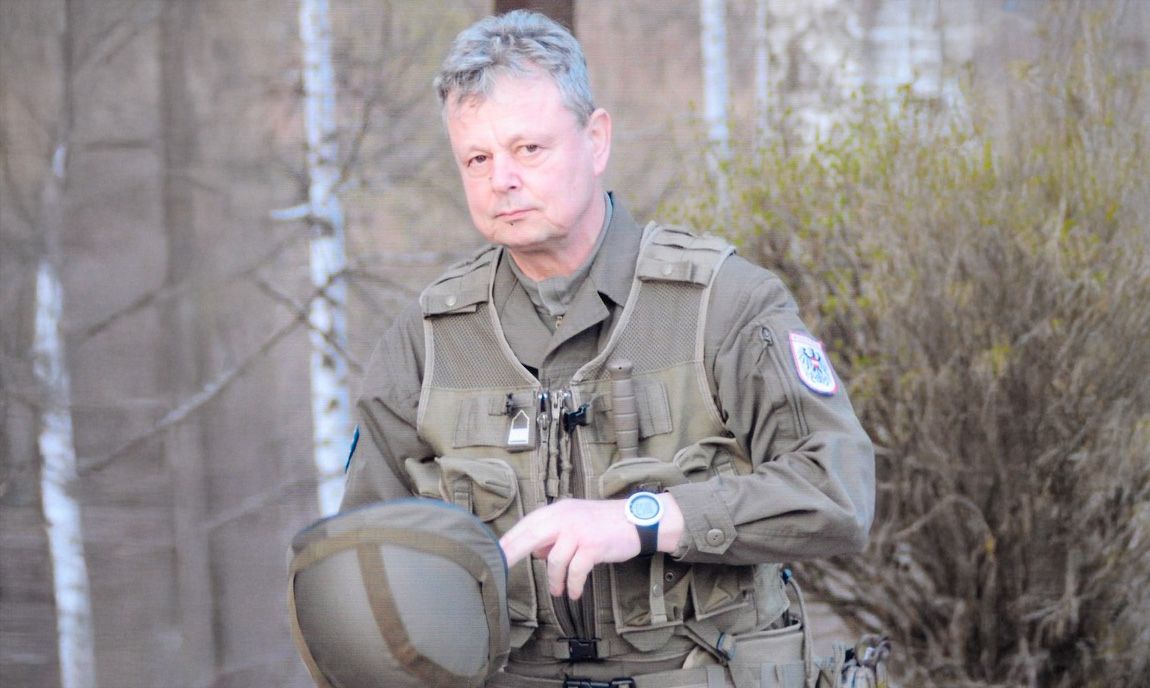 Miliz-Vizeleutant a. D. Michael H.&nbsp; schaut durch die Finger – trotz viel Verdienst bezieht er nun bis ans Lebensende Mindestpension.