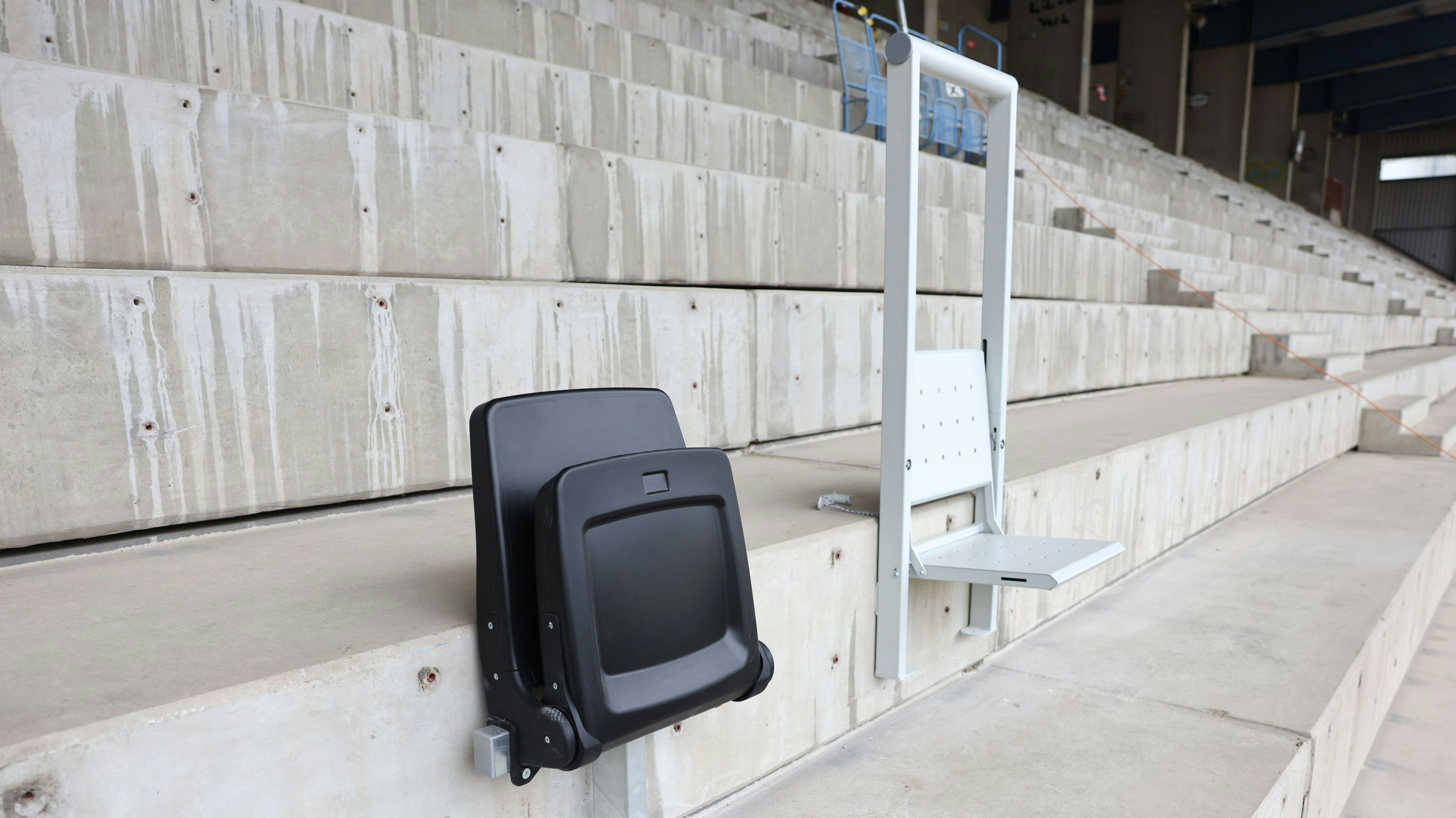 Klappsessel wie im Stadion von Real Madrid.