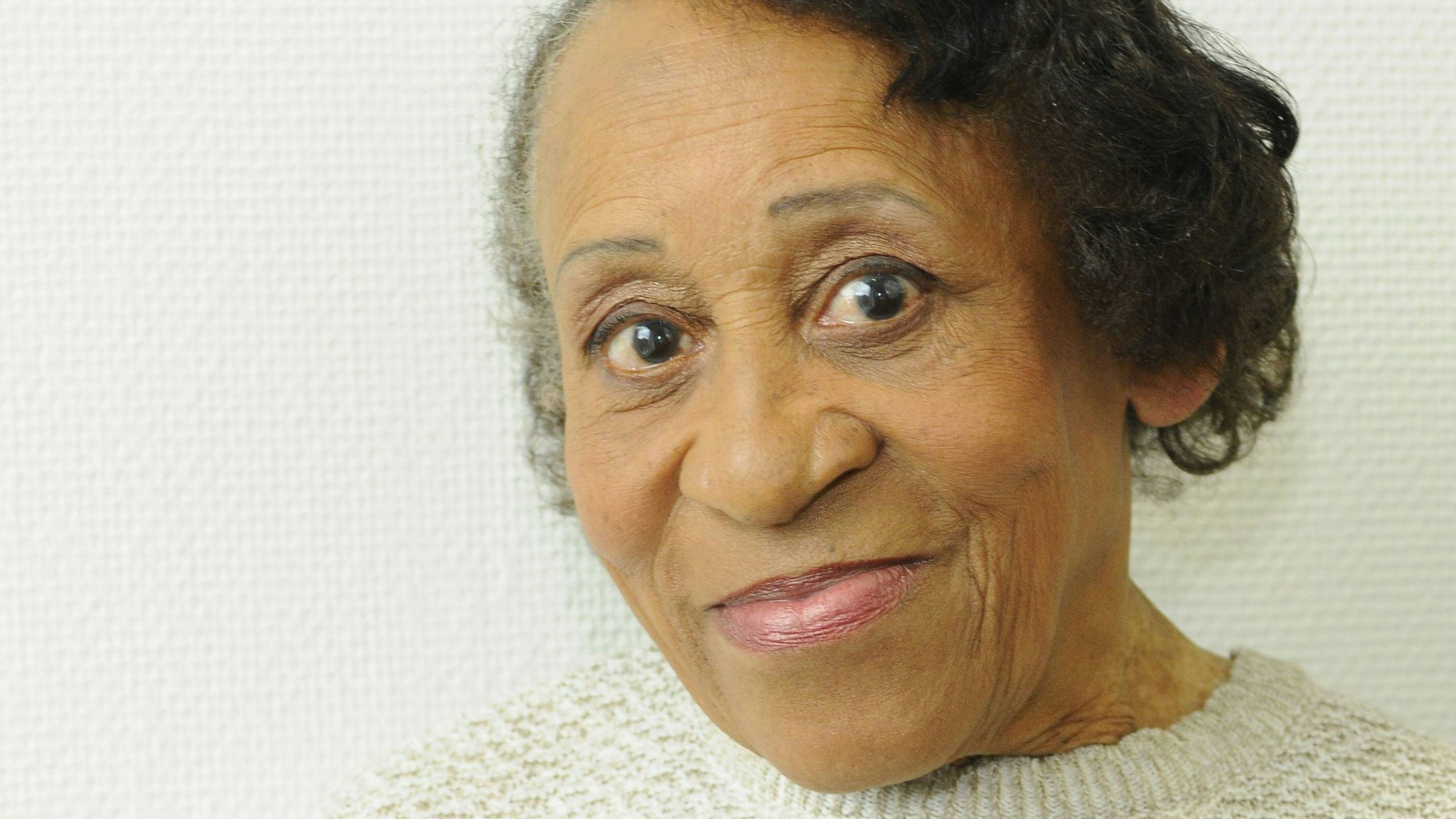 Bildnummer: 55008271  Datum: 21.06.2009  Copyright: imago/Horst Galuschka Marie Nejar Schlagerstar der 50er Jahre ( Mach nicht so traurige Augen, weil du ein Negerlein bist ) Marie Nejar eigentlich Leila Negra ( 20. März 1930 in Mülheim an der Ruhr; bürgerlich Marie Nejar) ist eine ehemalige deutsche Schlagersängerin und Schauspielerin, die während der NS-Zeit als dunkelhäutige Statistin in Durchhaltefilmen der Ufa spielte und mit dem Beginn der 1950er Jahre, ungeachtet ihres wahren Alters, zu einem Kinderstar avancierte. Ihre kurze mehrjährige Laufbahn im Rampenlicht beendete sie Ende 1957 und begann eine Ausbildung zur Krankenschwester. Köln, 21.06.2009 People Porträt Shooting 2 xo0x kbdig xns 2009 hoch Marie Nejar Leila Negra   55008271 Date 21 06 2009 Copyright Imago Horst Galuschka Marie  Pop star the 50 Years mach not as Sad Eyes because you a Niggers are Marie  actually Leila Negra 20 March 1930 in Mülheim to the Ruhr bourgeois Marie  is a former German Pop singer and Actress the during the NS Time as dark-skinned Statistin in By retaining films the UFA played and with the Beginning the 1950 Years  her true Age to a Child star advanced theirs Short more years Career in Spotlight ended Them End 1957 and began a Training to Nurse Cologne 21 06 2009 Celebrities Portrait Shooting 2 xo0x Kbdig xns 2009 vertical Marie  Leila Negra 