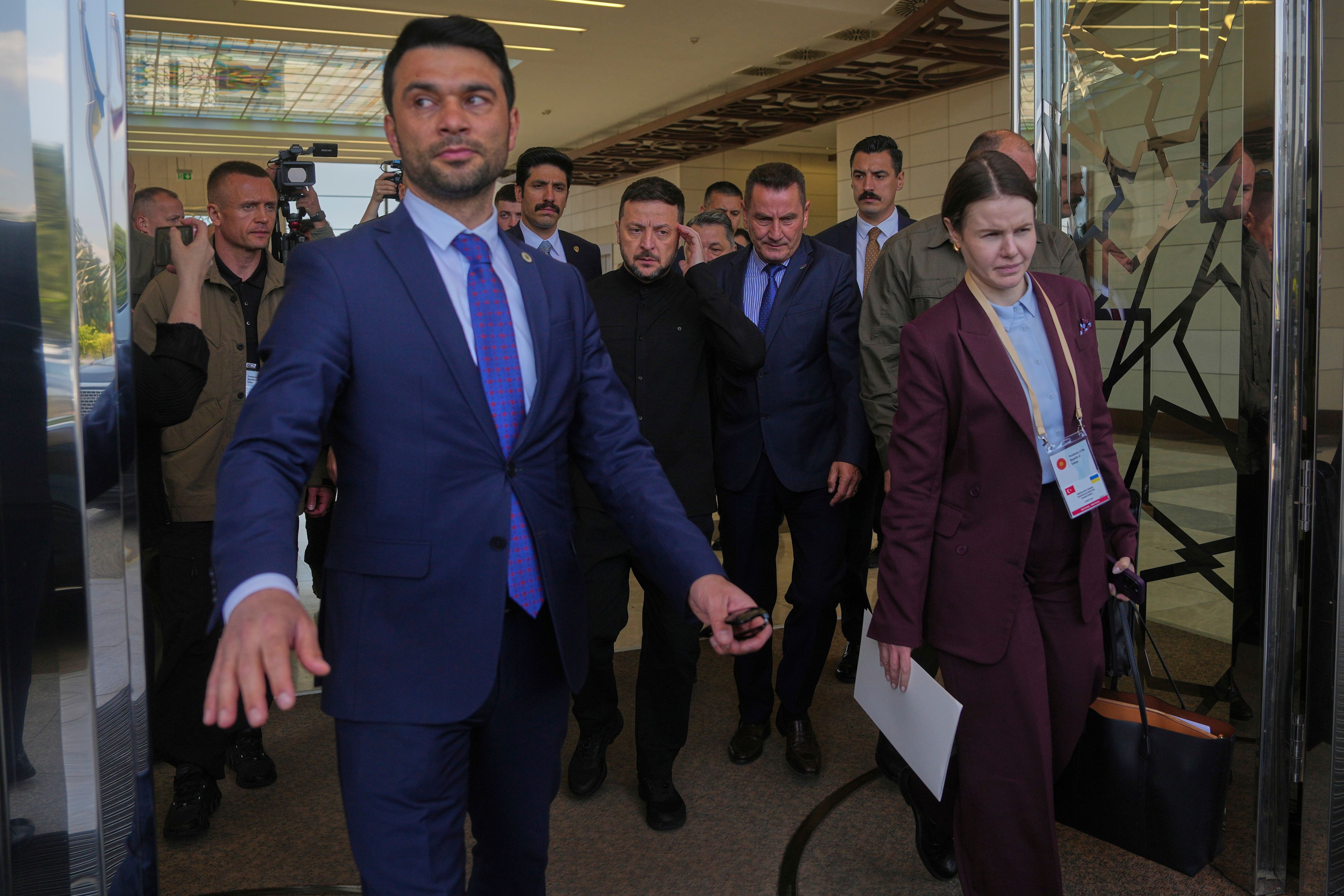 Selenskyj bei seiner Ankunft am Flughafen Ankara am 15. Mai 2025.