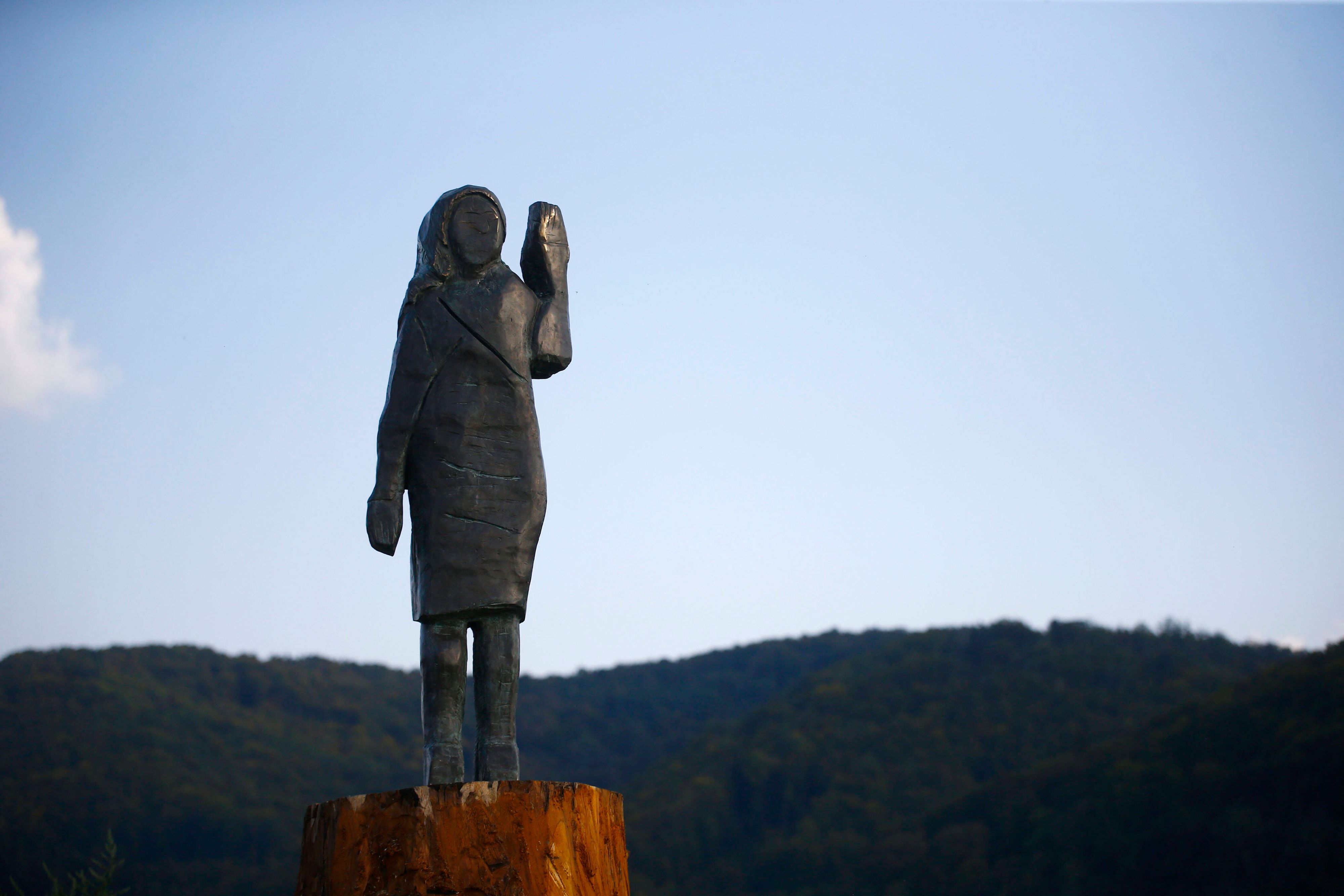 Die lebensgroße Statue ist verschwunden.