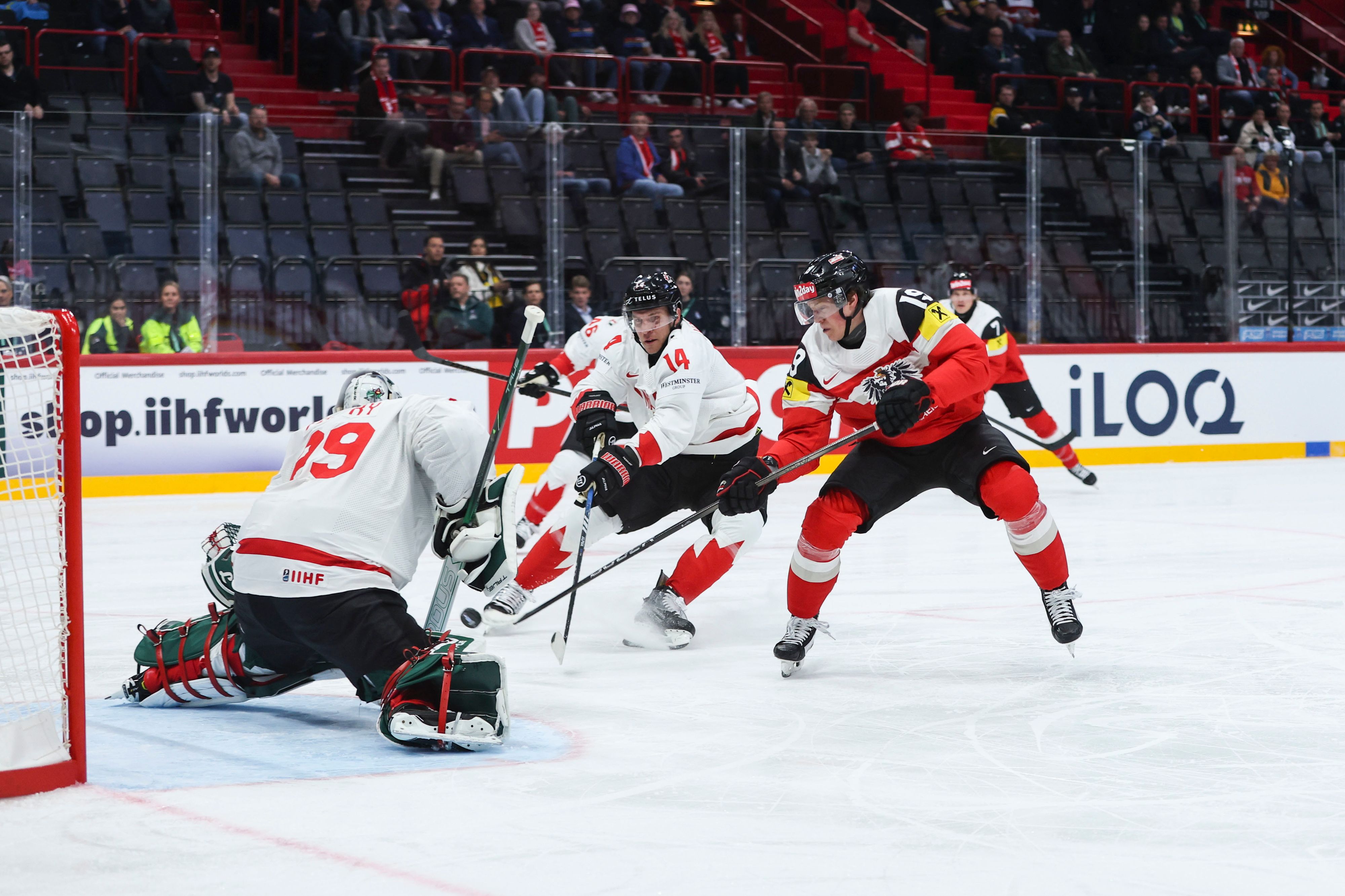 Österreichs Eishockey-Cracks im Duell mit Kanada. 
