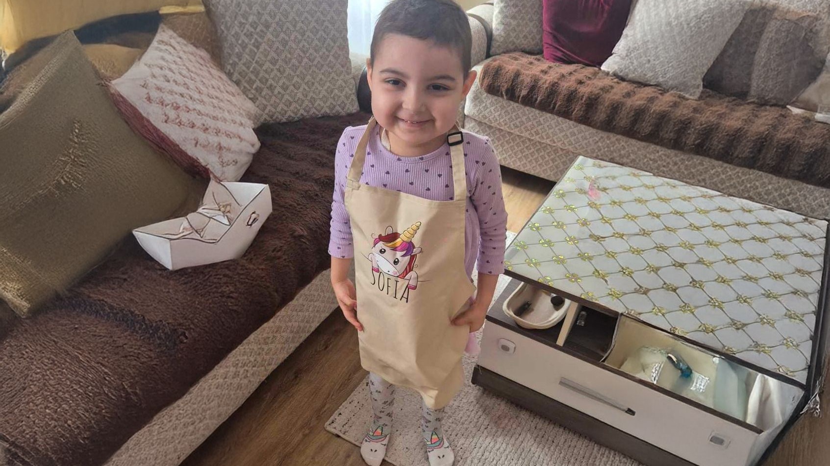 Zur Spielküche bekam Sofia auch eine passende Schürze.