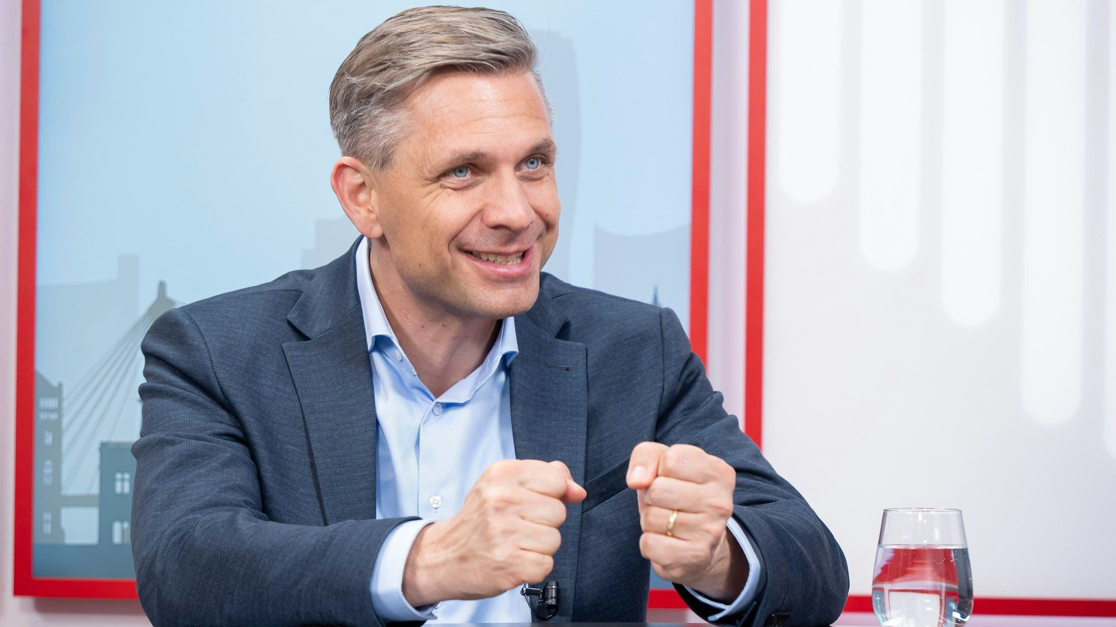 Wirtschaftsminister Hattmannsdorfer (ÖVP): "Wir bringen Offensivmaßnahmen zur STärkung des Standorts." 