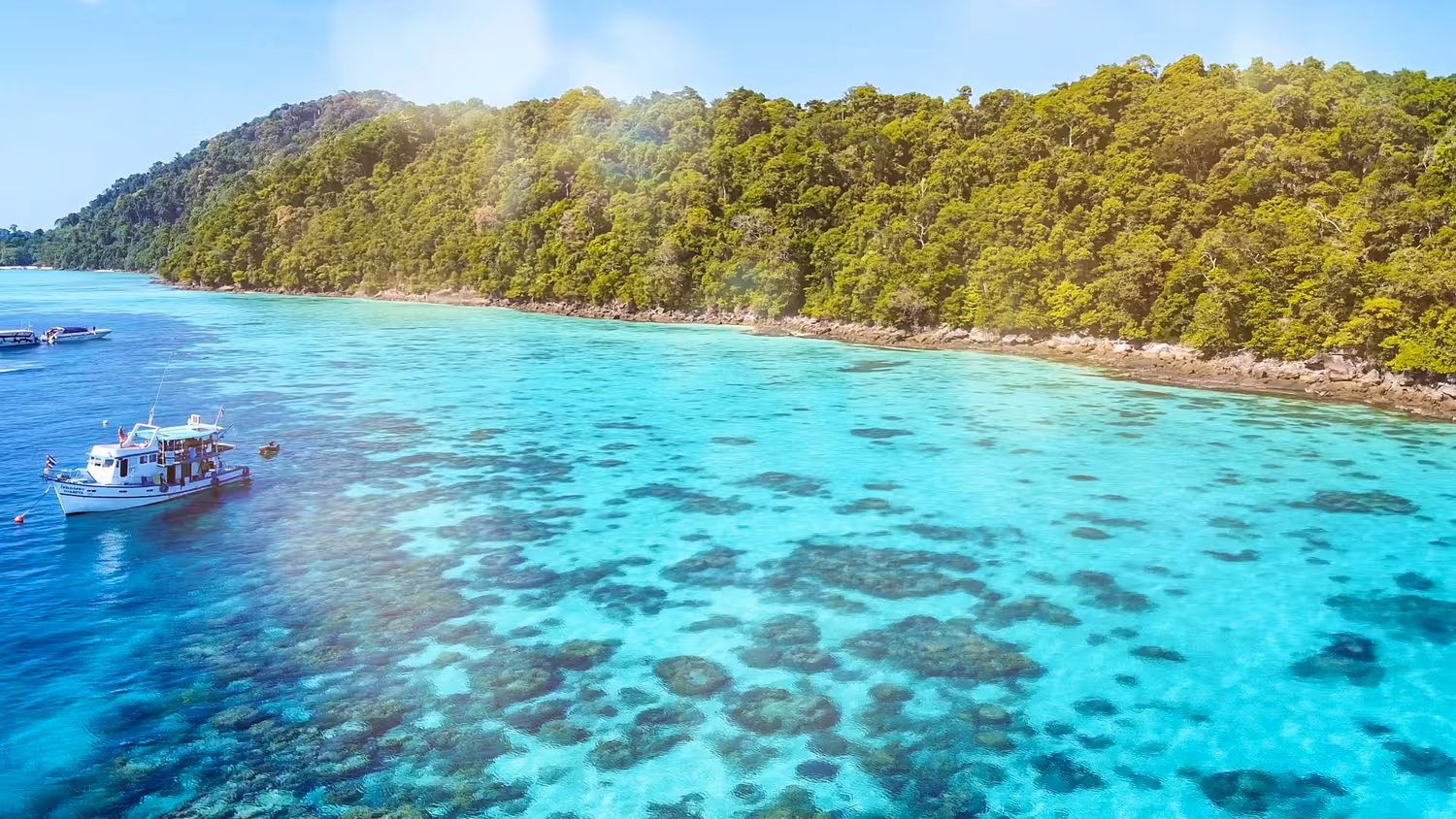 Bis zum 14. Oktober soll die Natur rund um die traumhaften Similan Islands und Surin Islands in der Andamanensee eine Ruhepause bekommen.