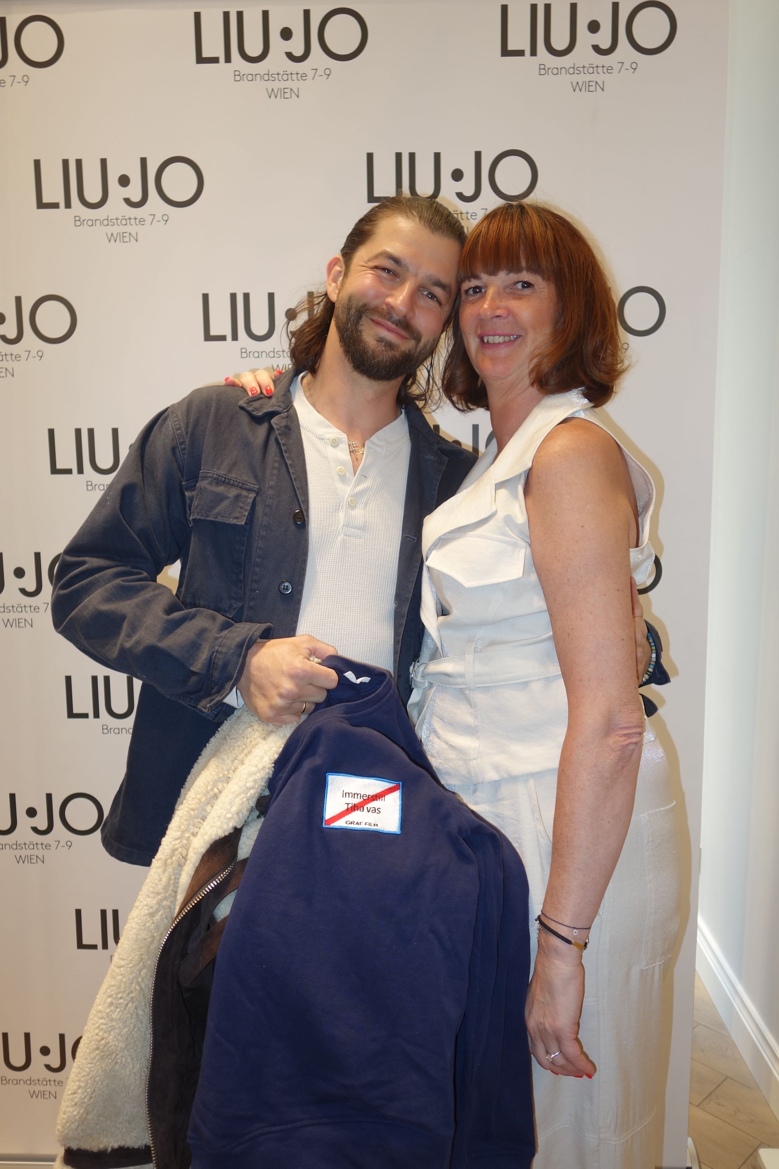 Otto Jaus schaute ebenfalls in dem Store seiner Schwester Daniela Della Casa vorbei und spendete fleißig mit.