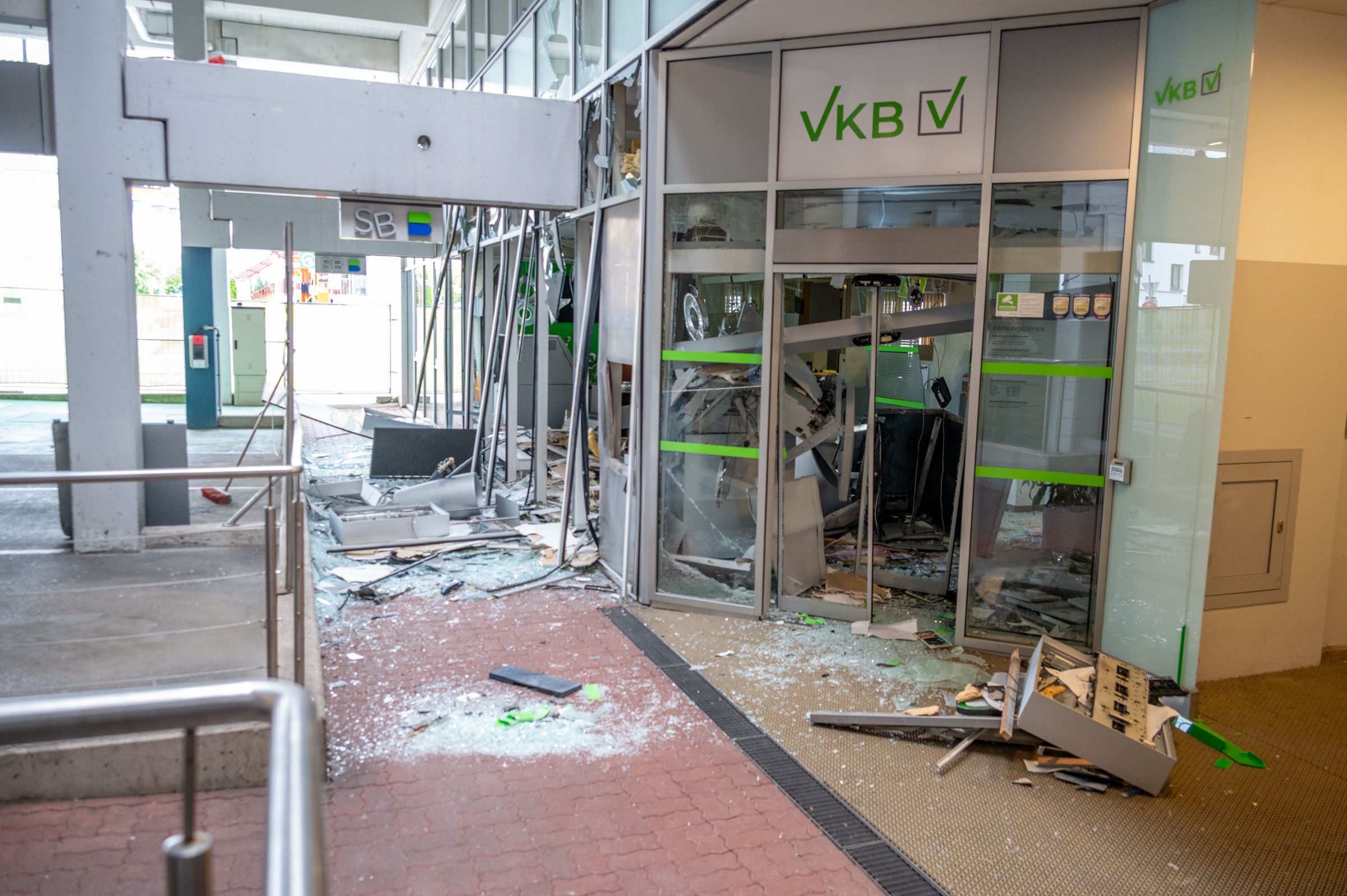Bankomatsprengungen verwüsten in Österreich komplette Filialen.