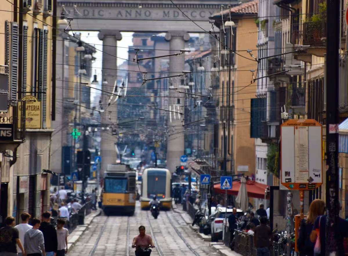 Um der hohen Feinstaubbelastung in Norditalien entgegenzuwirken, gelten ab Herbst 2025 in diversen Provinzen Verbote – so etwa in Mailand, hier im Bild.