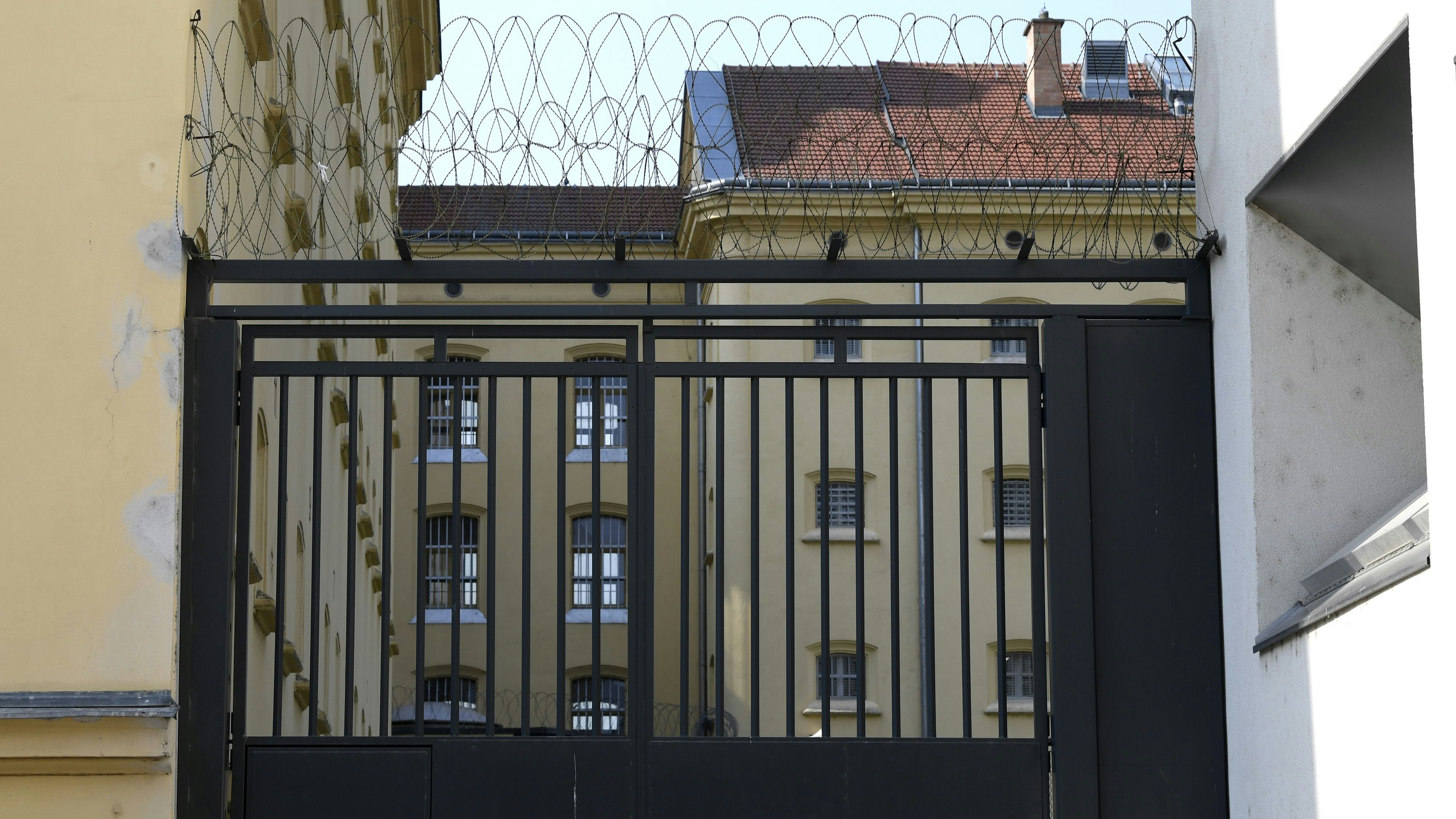 Download von www.picturedesk.com am 17.05.2025 (14:45).  ABD0093_20190409 - KREMS - ÖSTERREICH: THEMENBILD - Illustration zum Thema Justizanstalt Stein/ Strafvollzug / Maflnahmenvollzug: Innenansicht der Justizanstalt Stein aufgenommen am Dienstag, 09. April 2019, in Krems (Niedersterreich). Die Justizanstalt Stein ist die zweitgrflte Justizanstalt ÷sterreichs. In Stein werden ausschliefllich Strafgefangene mit langen Haftzeiten bis lebenslang untergebracht. Zustzlich knnen auch Hftlinge des Maflnahmenvollzugs (ß 21 Abs. 2 StGB) untergebracht werden. - FOTO: APA/HANS KLAUS TECHT - 20190409_PD2892 - Rechteinfo: Rights Managed (RM)