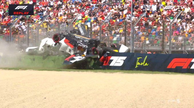 Yuki Tsunod mit einem heftigen Crash.