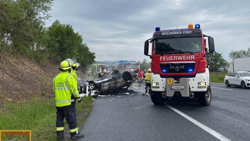 Der Pkw brannte vollständig aus.