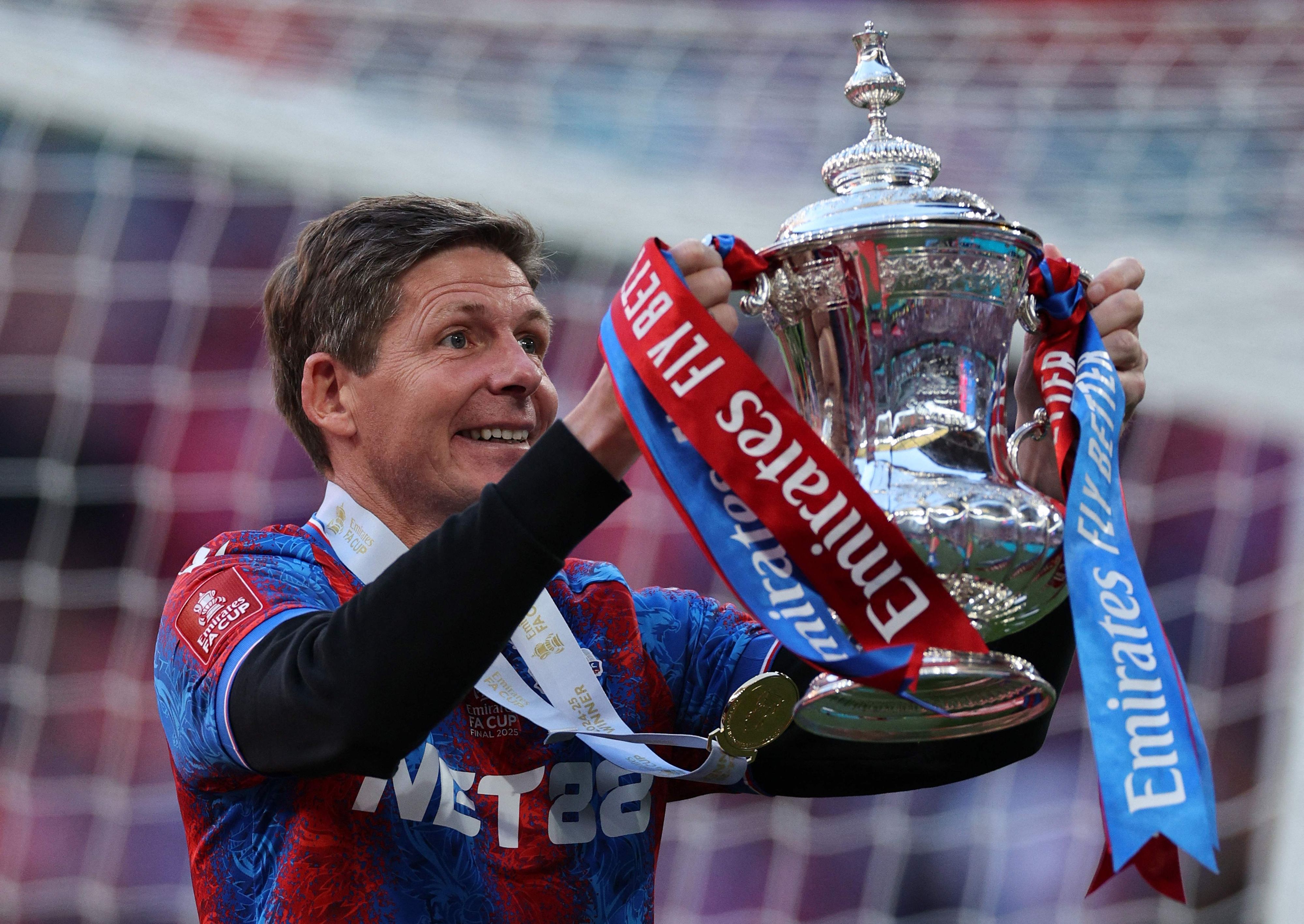 Oliver Glasner mit dem FA Cup.