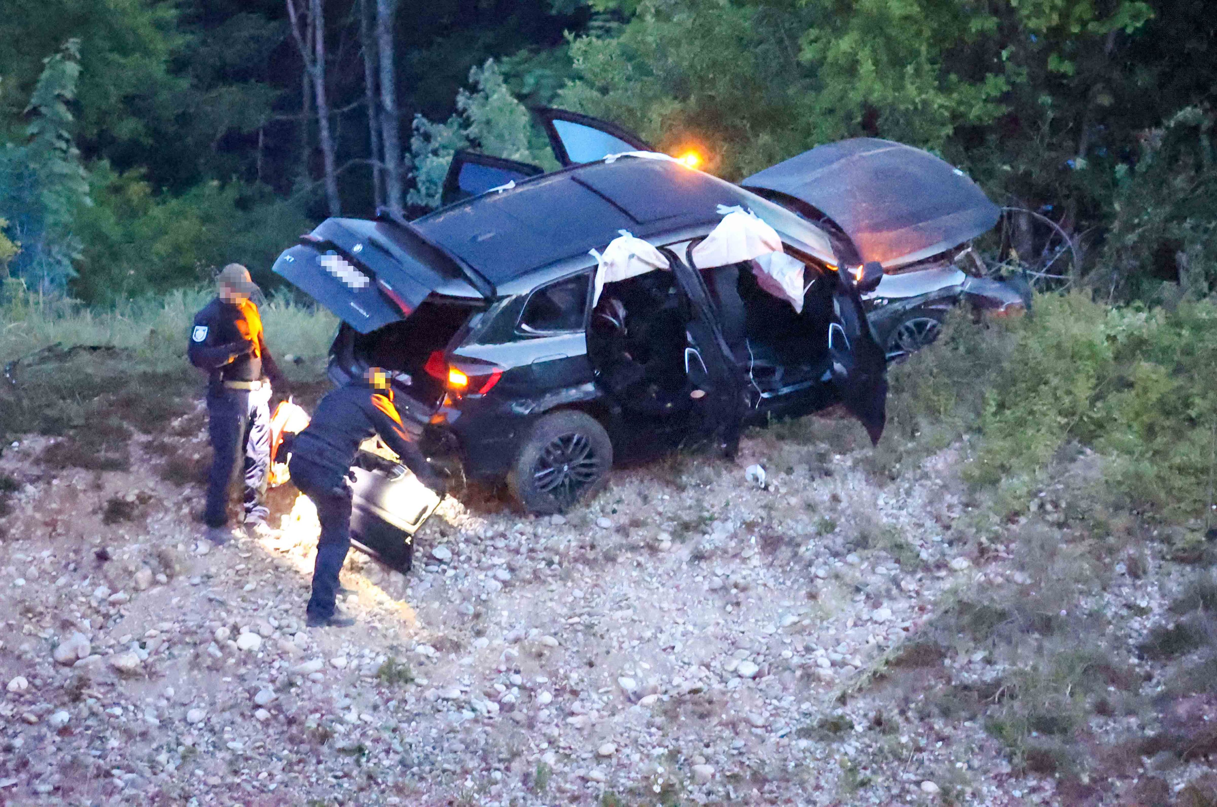 Drei der mutmaßlichen Bankomatsprenger sollen nach einer Verfolgungsjagd festgenommen worden sein.