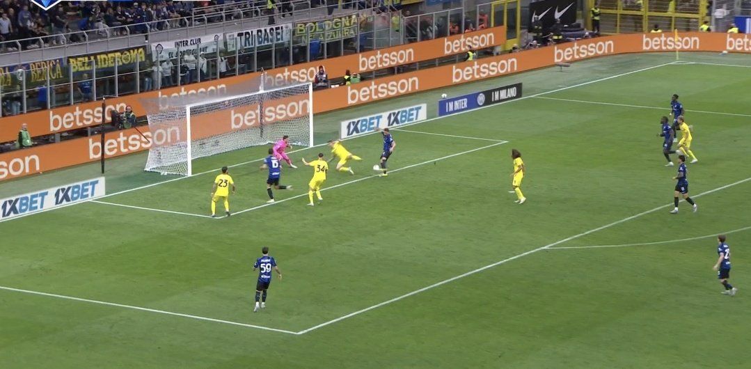 Marko Arnautovic vergibt den Scudetto aus fünf Metern Entfernung.