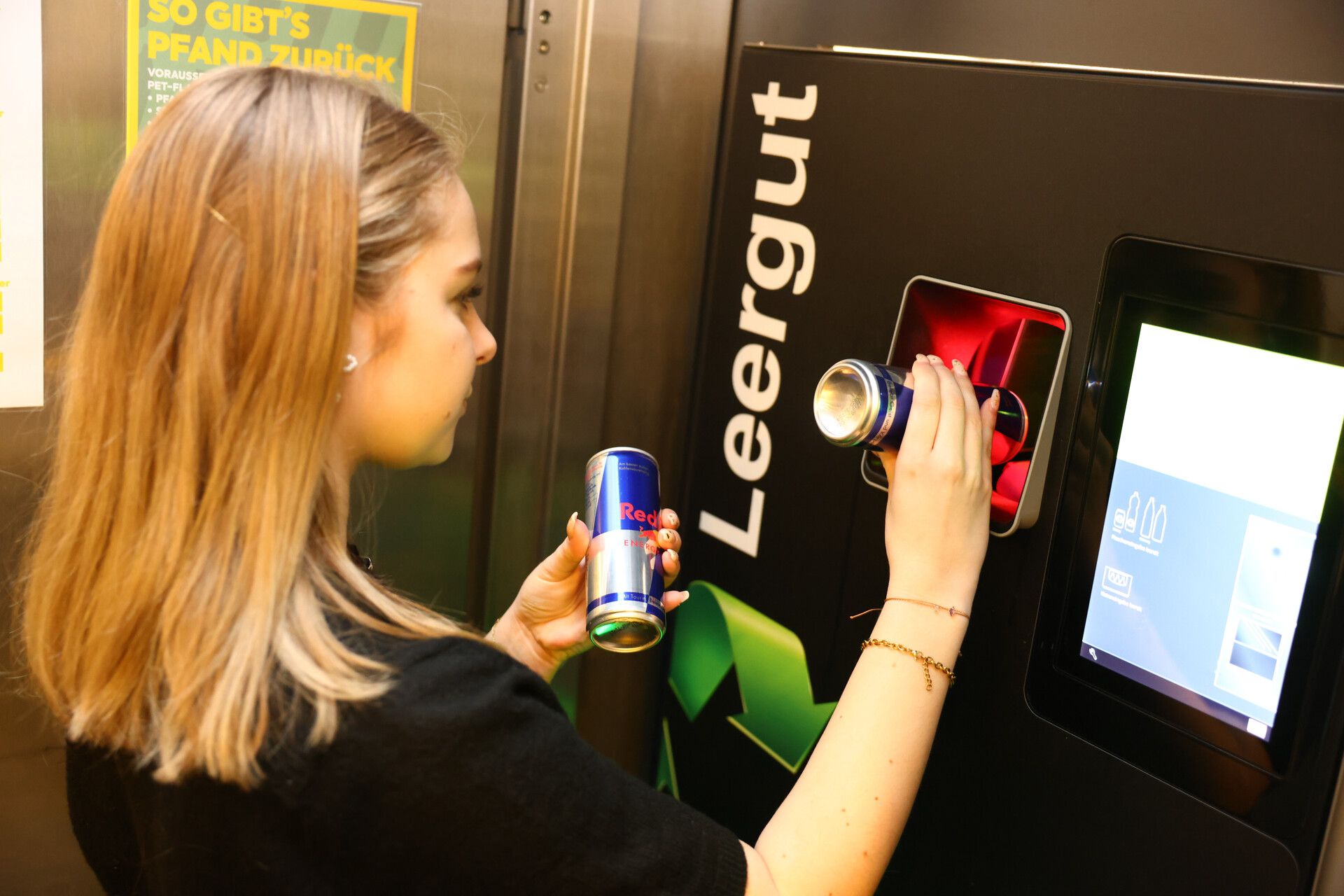 Achtung! Im Automaten dürfen nur unbeschädigte Dosen zurückgegeben werden!