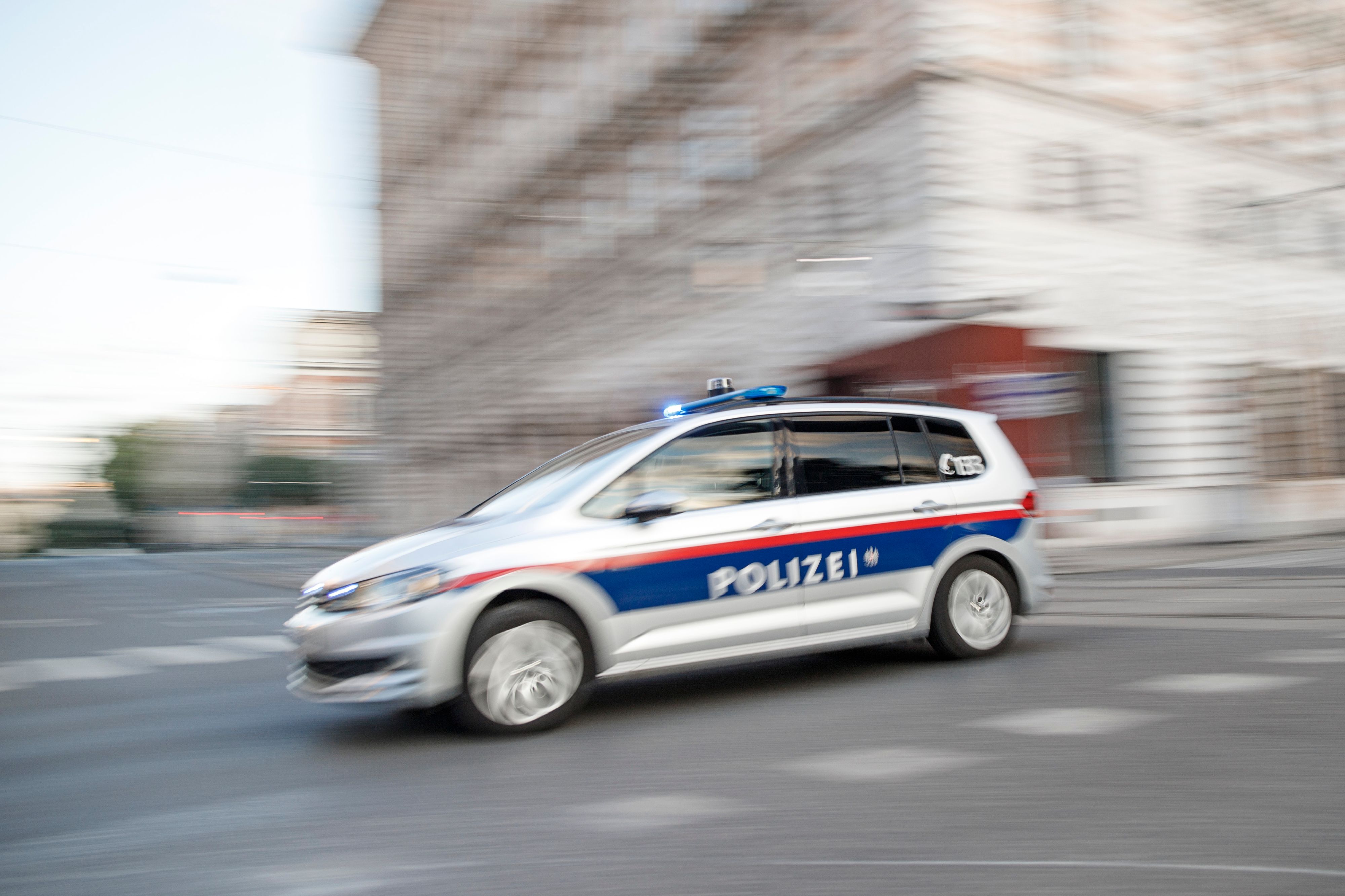 Die Wiener Polizei sucht aktuell nach dem unbekannten Täter.
